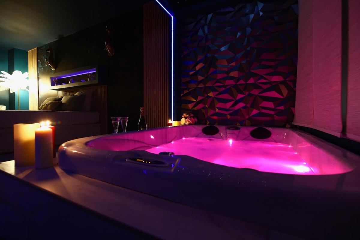 Flower Suite & Spa, air-conditioned and beach