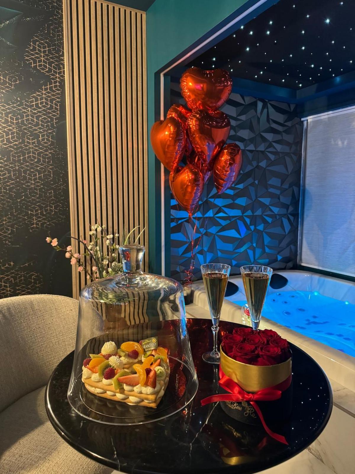 Flower Suite & Spa, air-conditioned and beach