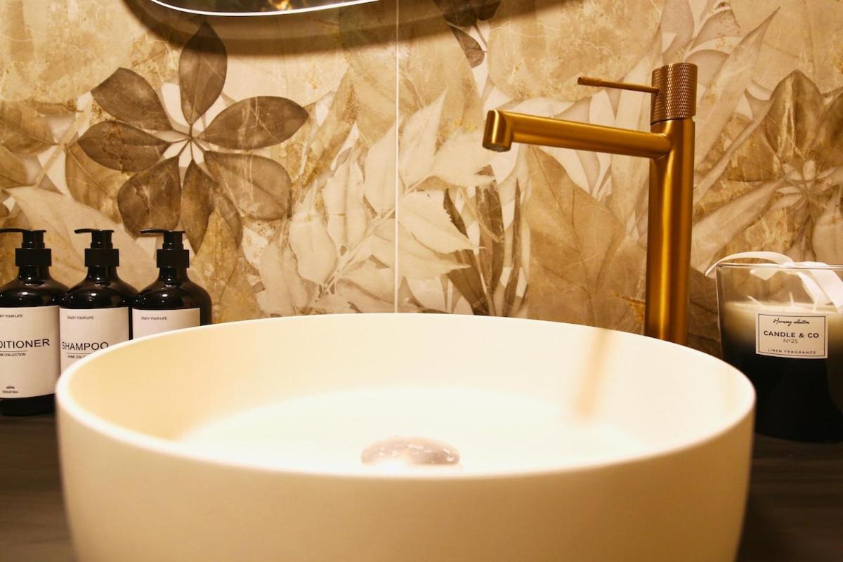 Flower Suite & Spa, air-conditioned and beach