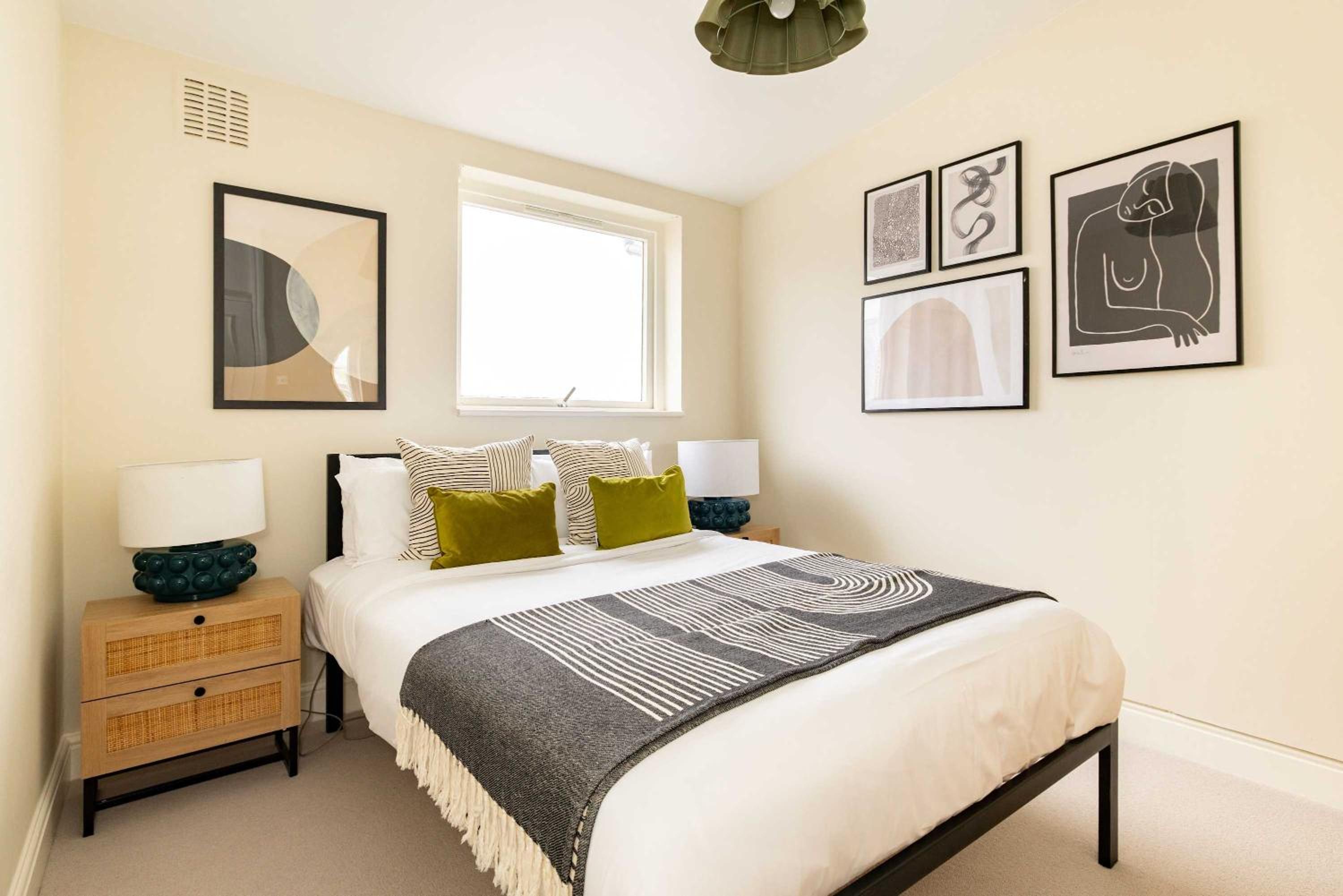 Stylish West Kensington Duplex with Modern Comforts