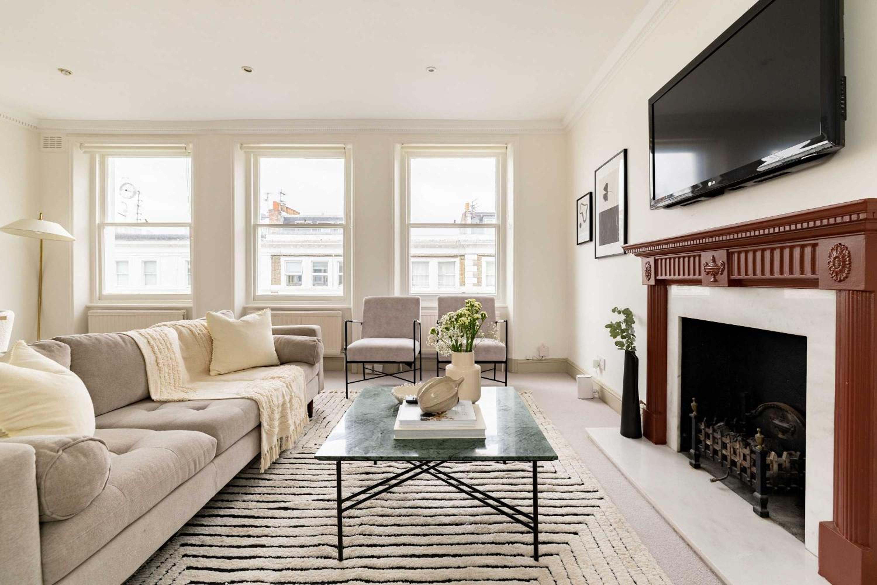 Stylish West Kensington Duplex with Modern Comforts