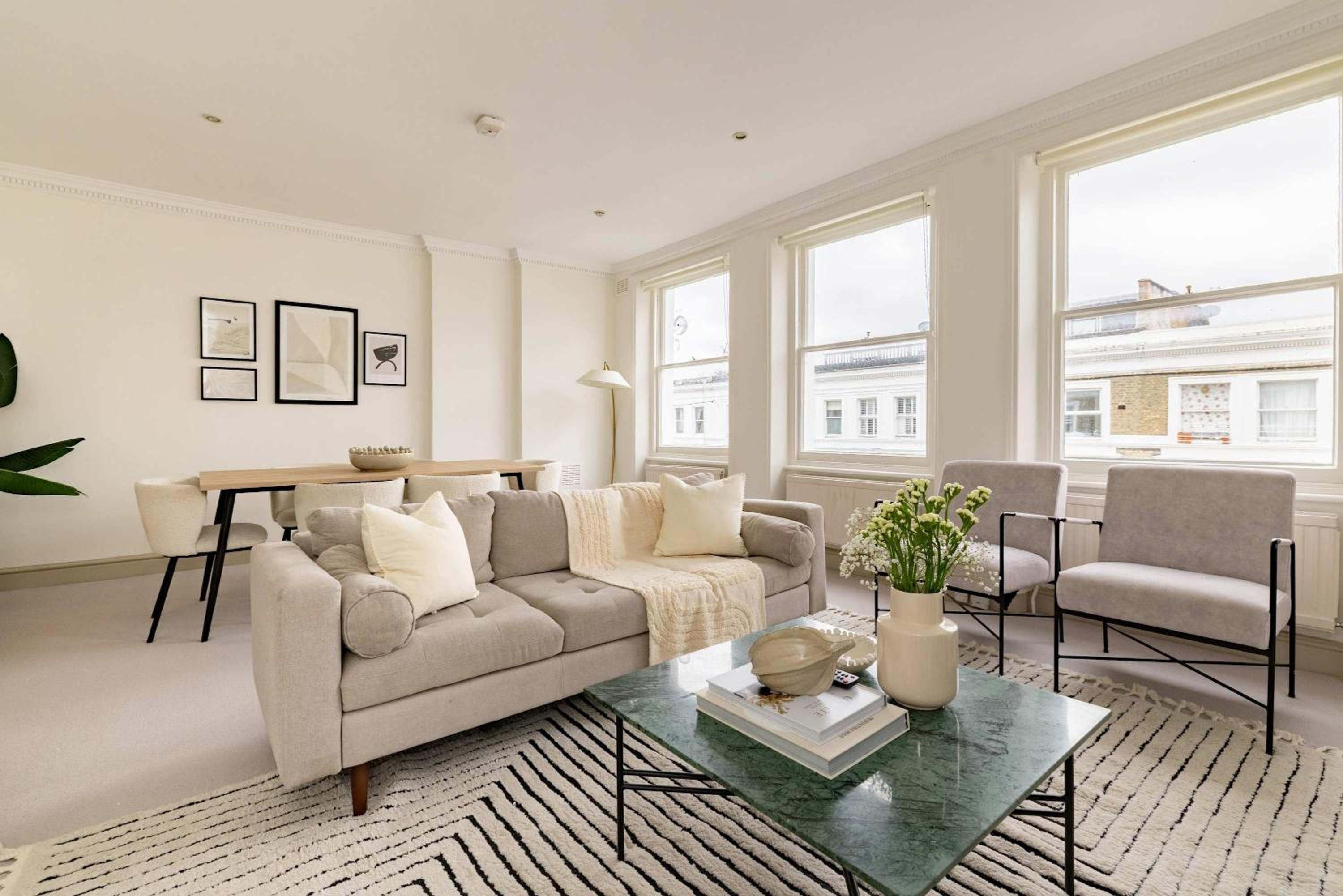 Stylish West Kensington Duplex with Modern Comforts