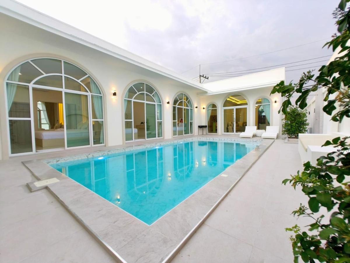 White Heaven Pool Villa Pattaya