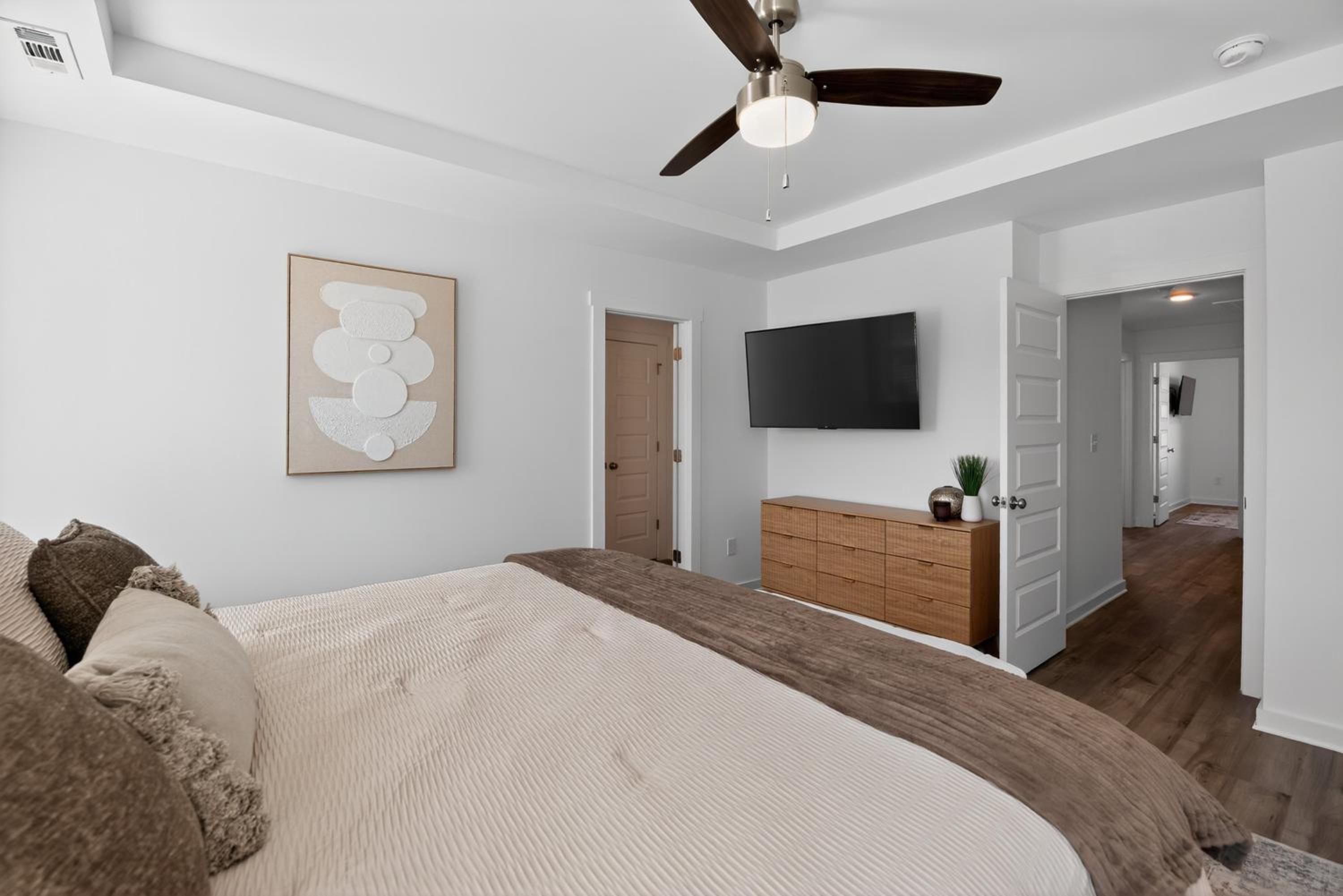 Brand-new Cozy Townhouse - 3BR - 2,5BA - Minutes To Mid City