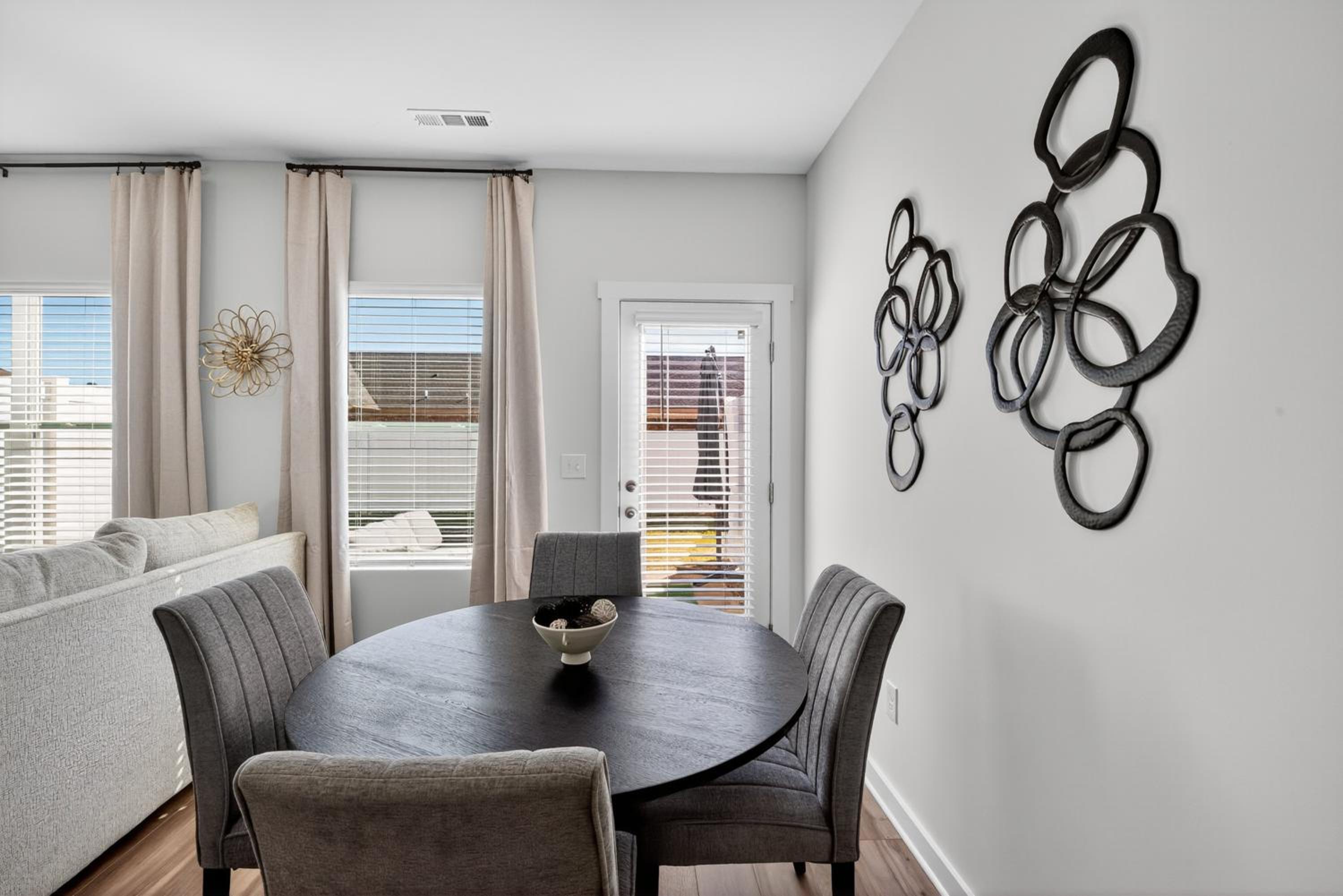 Brand-new Cozy Townhouse - 3BR - 2,5BA - Minutes To Mid City