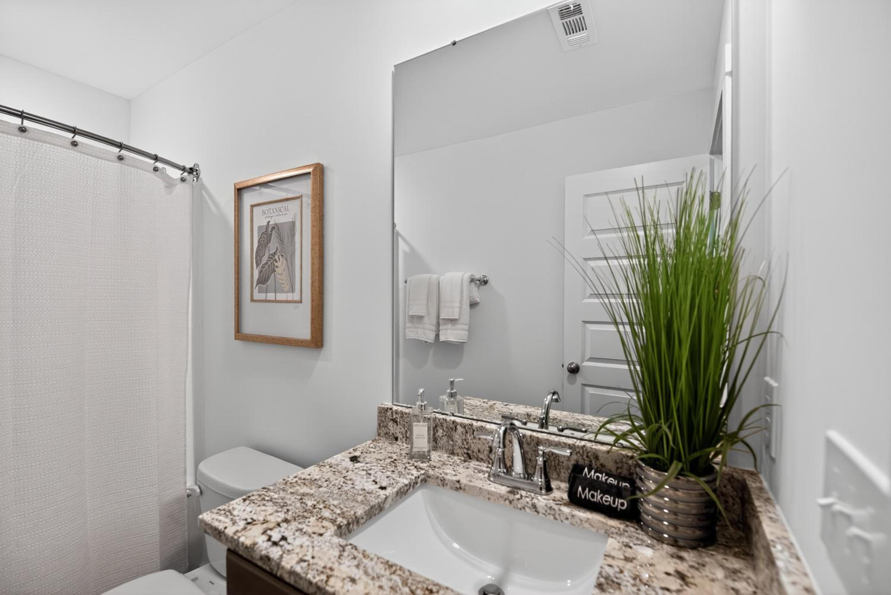 Brand-new Cozy Townhouse - 3BR - 2,5BA - Minutes To Mid City