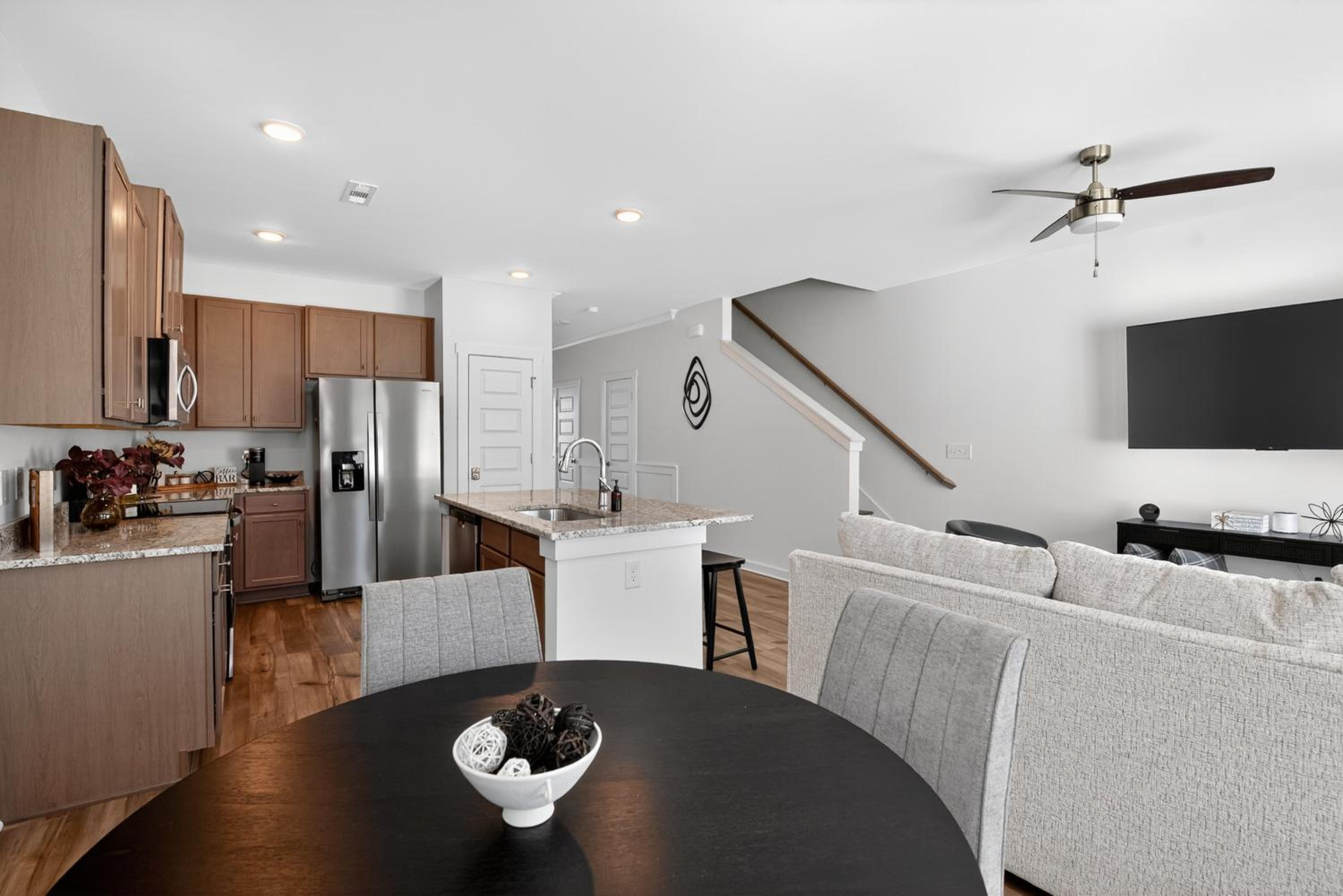 Brand-new Cozy Townhouse - 3BR - 2,5BA - Minutes To Mid City