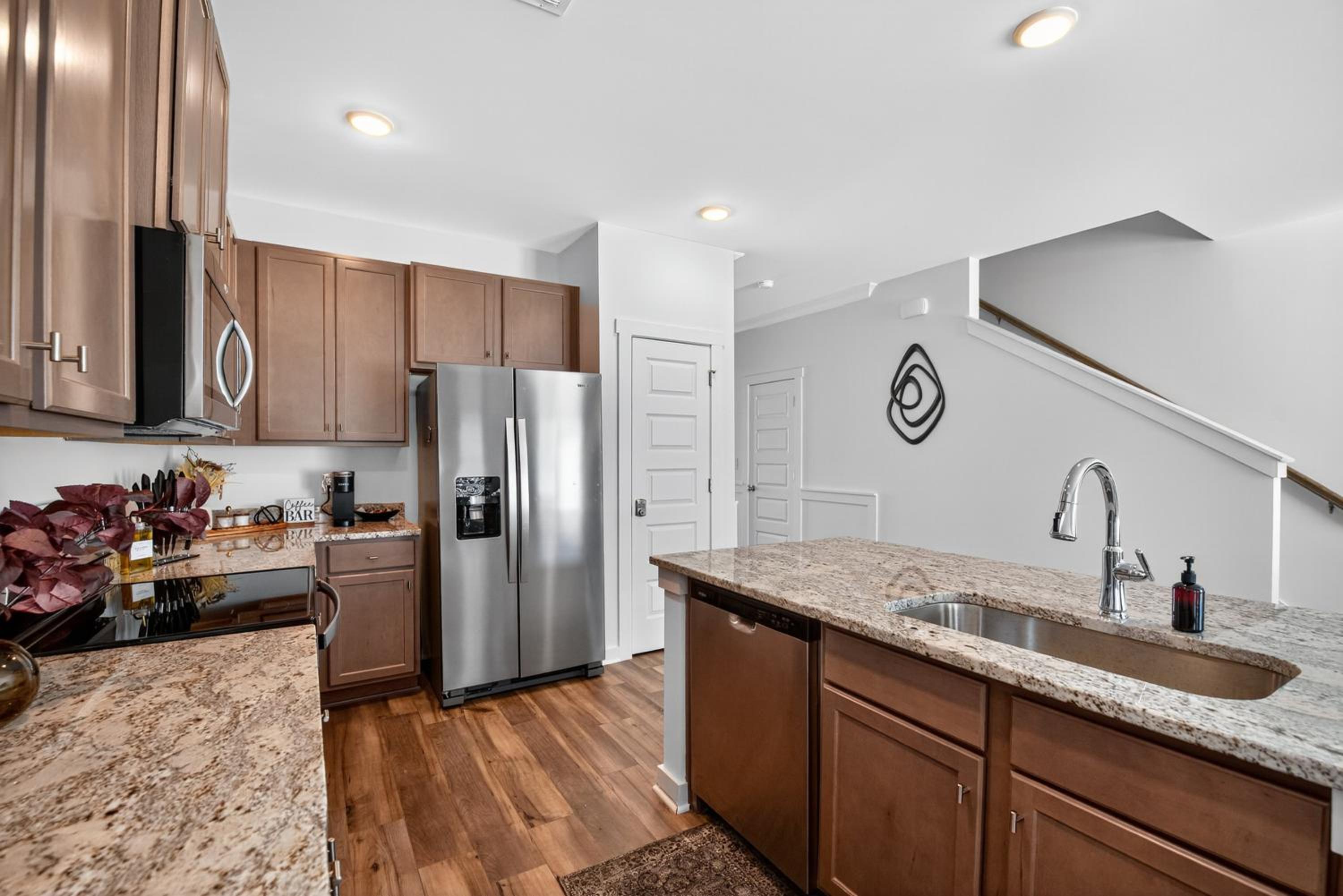 Brand-new Cozy Townhouse - 3BR - 2,5BA - Minutes To Mid City