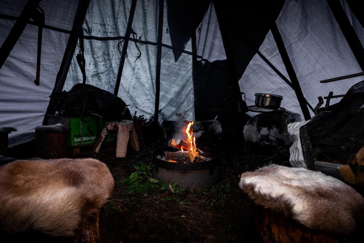 Rovaniemi Spacious Lapland Vacation Home with Private Sauna & Lappish Fire Hut