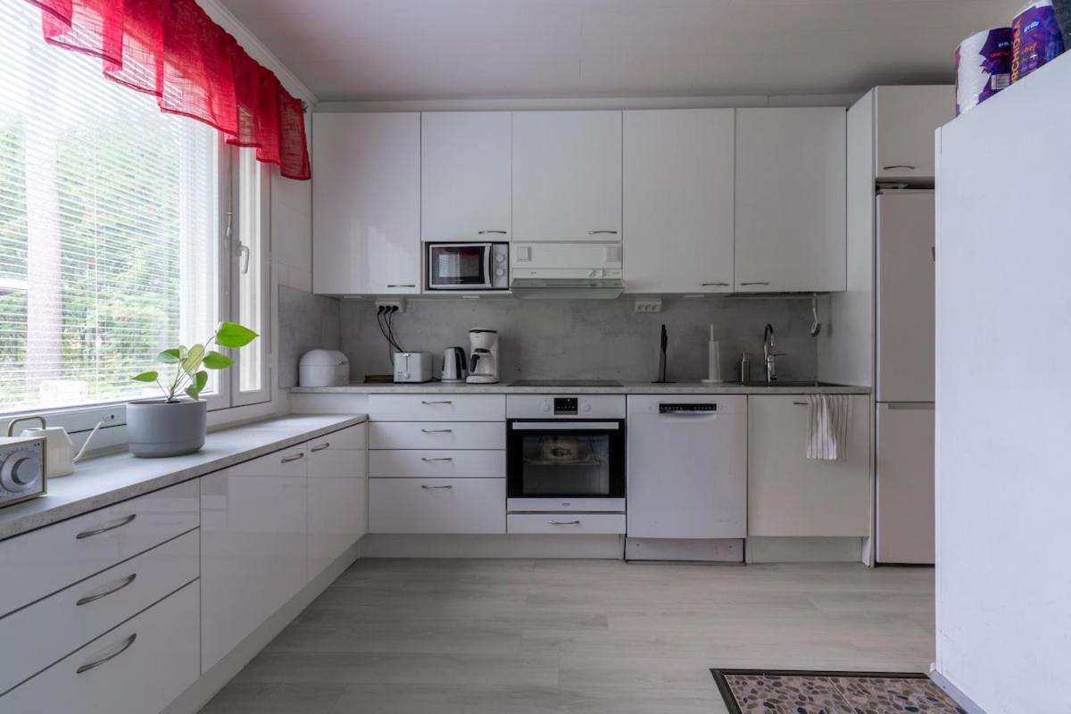 Rovaniemi Spacious Lapland Vacation Home with Private Sauna & Lappish Fire Hut