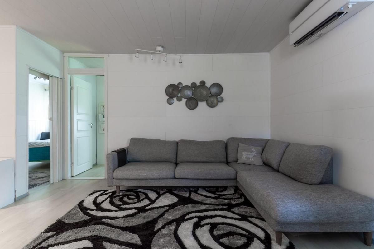 Rovaniemi Spacious Lapland Vacation Home with Private Sauna & Lappish Fire Hut