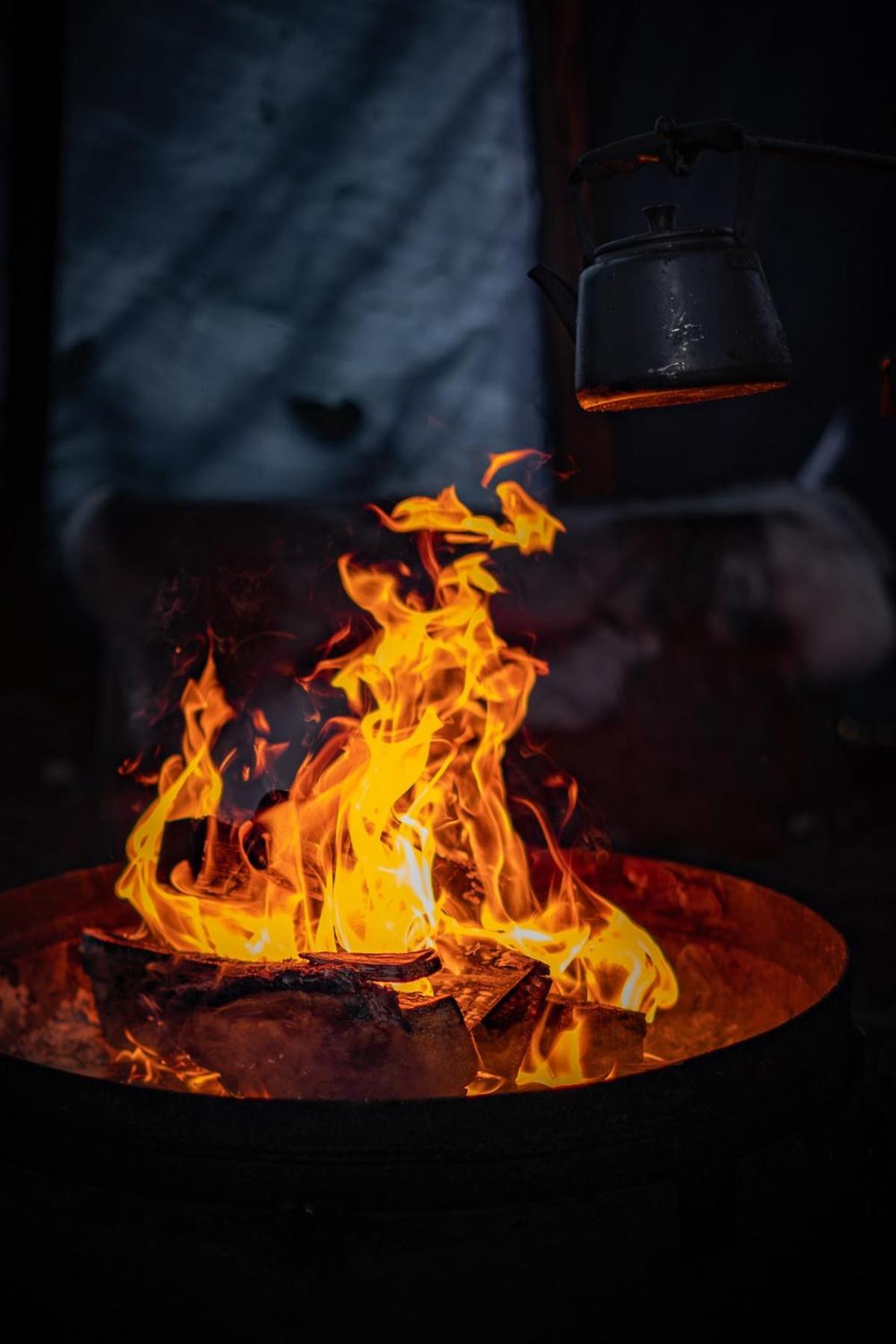 Rovaniemi Spacious Lapland Vacation Home with Private Sauna & Lappish Fire Hut