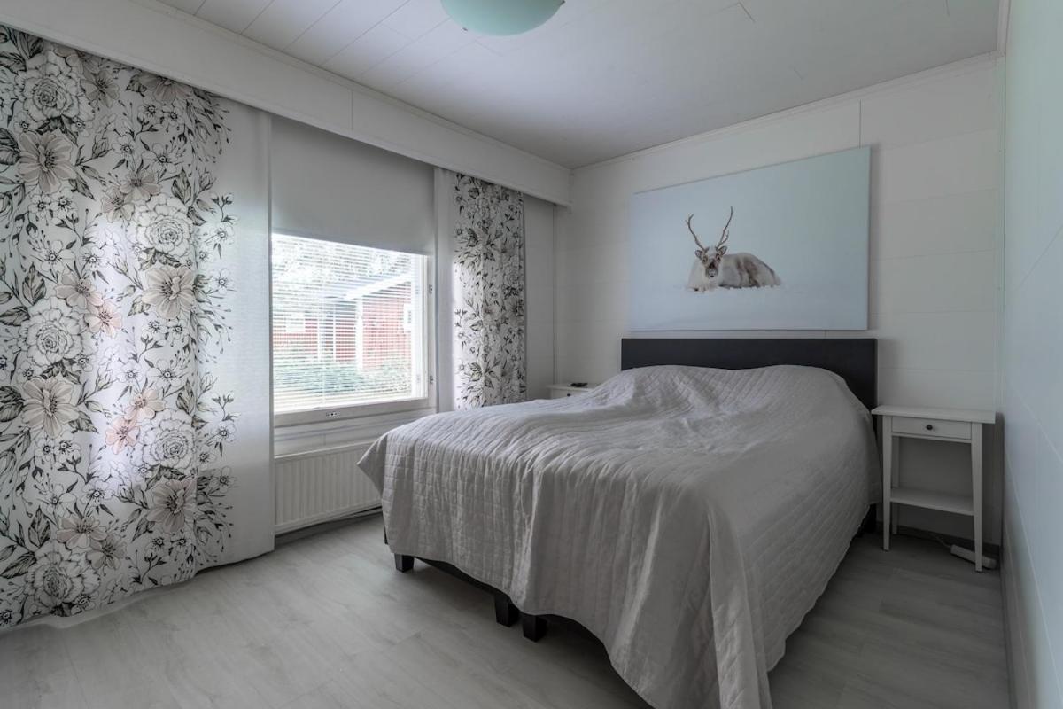 Rovaniemi Spacious Lapland Vacation Home with Private Sauna & Lappish Fire Hut
