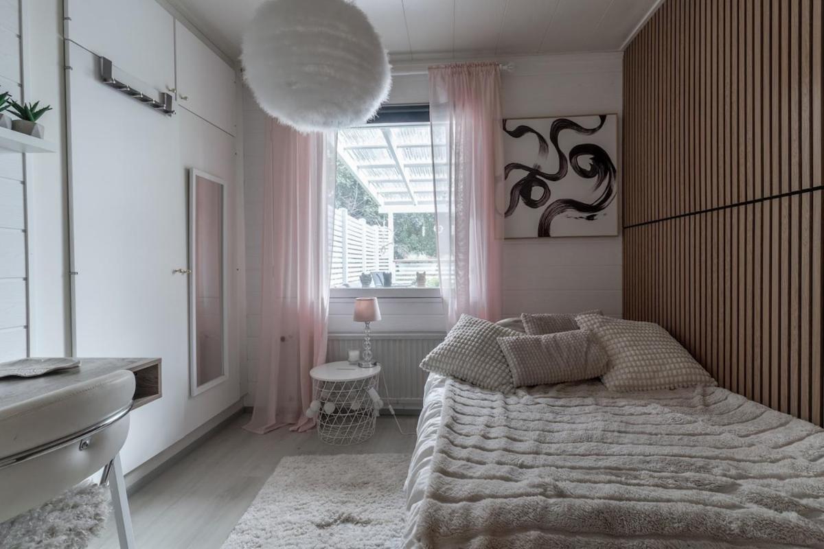 Rovaniemi Spacious Lapland Vacation Home with Private Sauna & Lappish Fire Hut
