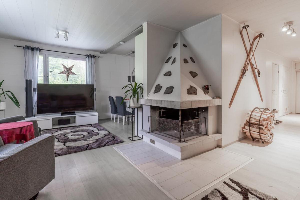 Rovaniemi Spacious Lapland Vacation Home with Private Sauna & Lappish Fire Hut