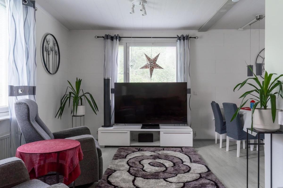 Rovaniemi Spacious Lapland Vacation Home with Private Sauna & Lappish Fire Hut