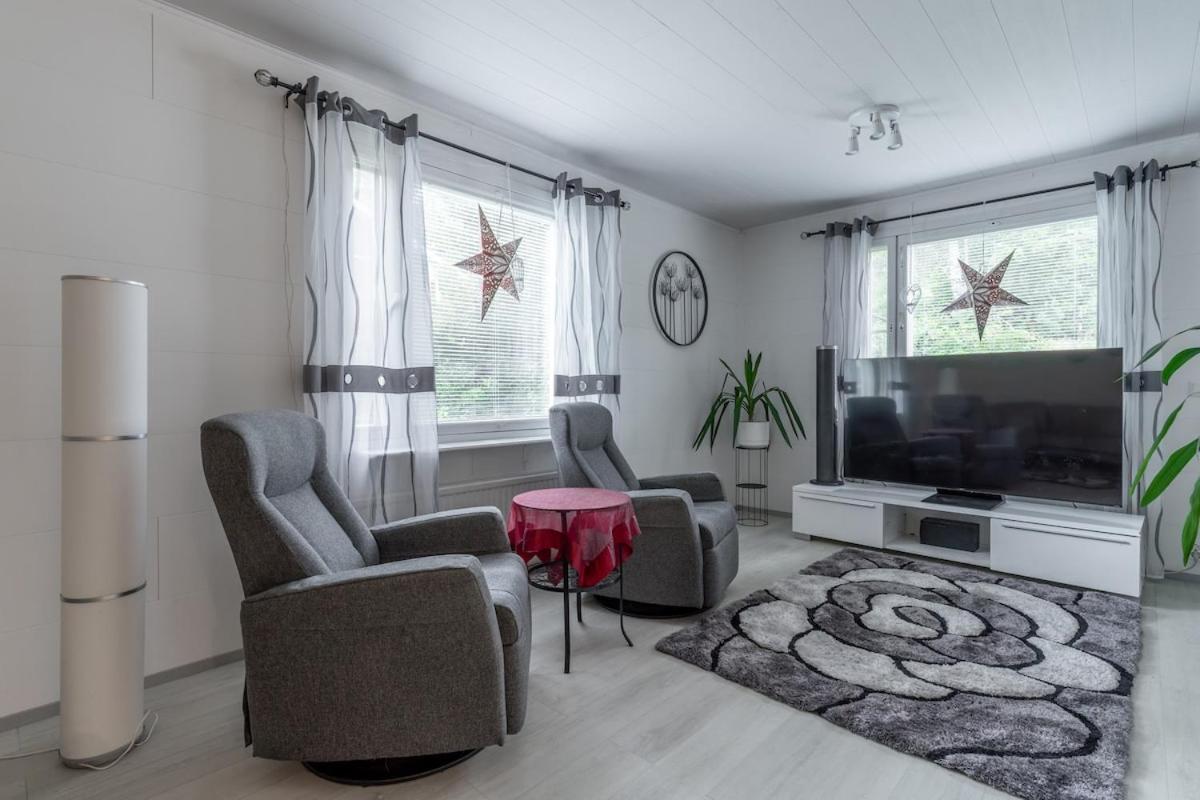 Rovaniemi Spacious Lapland Vacation Home with Private Sauna & Lappish Fire Hut