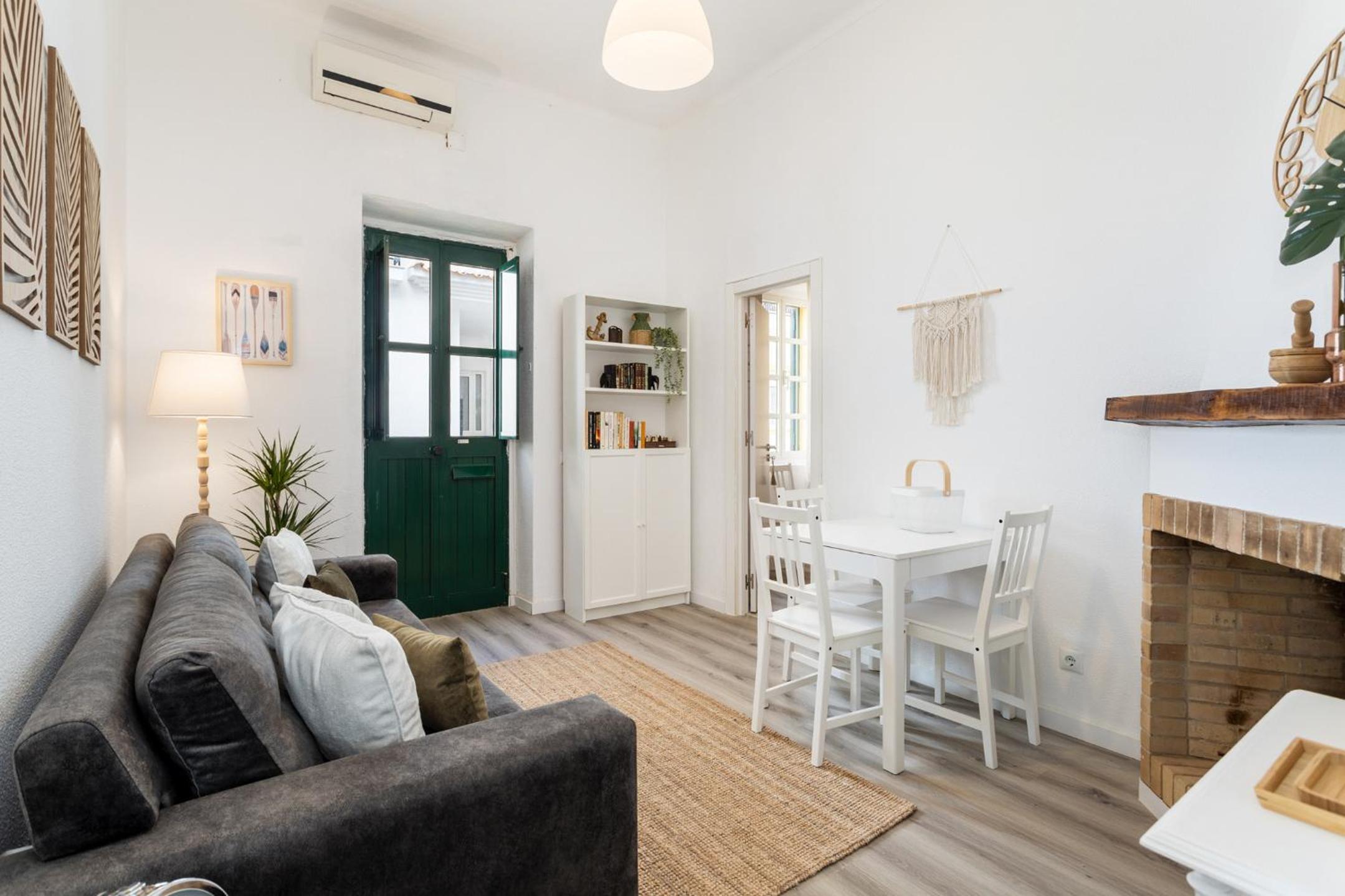 Tavira Santa Luzia Apartment, by Hopstays