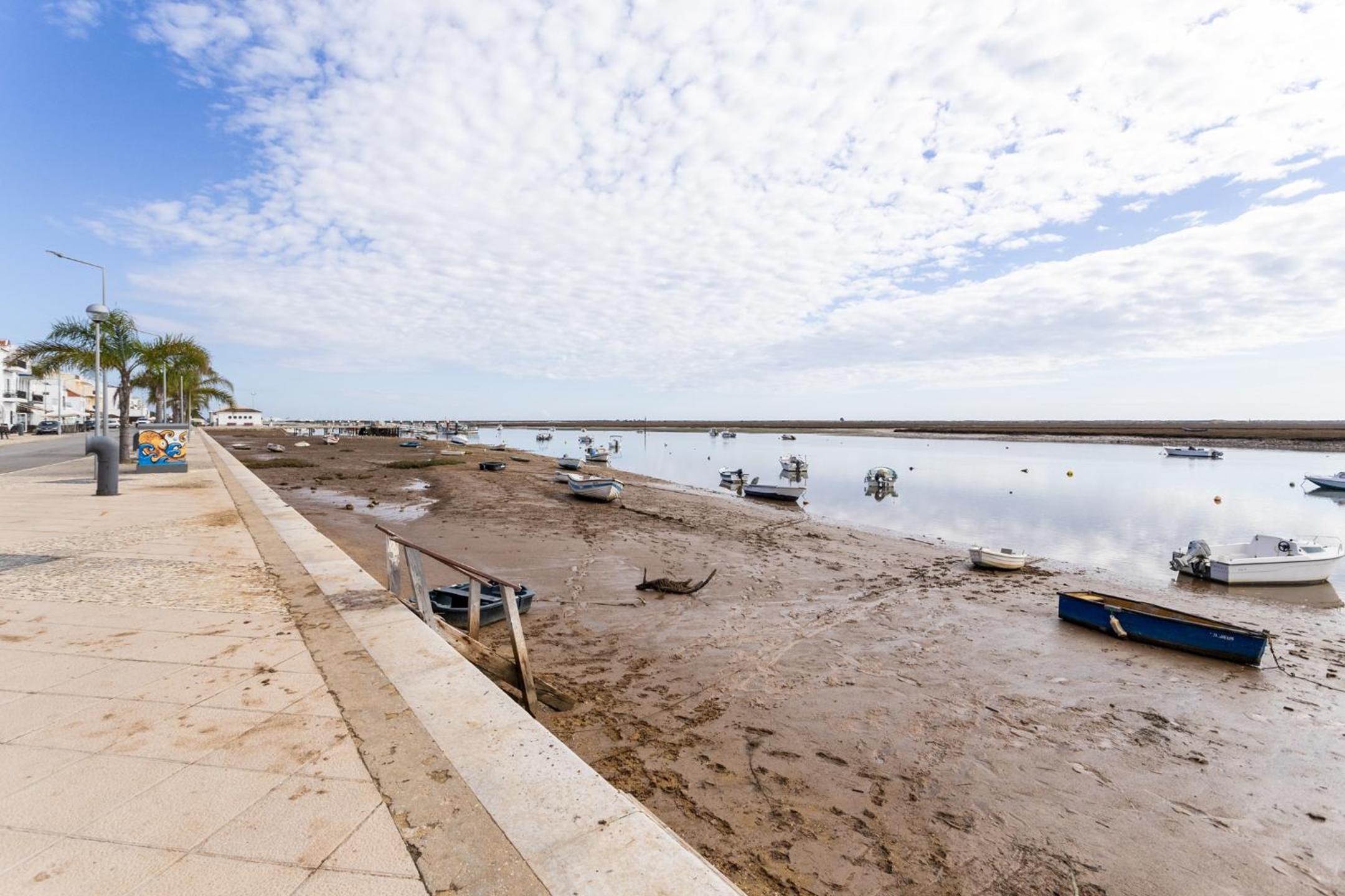 Tavira Santa Luzia Apartment, by Hopstays
