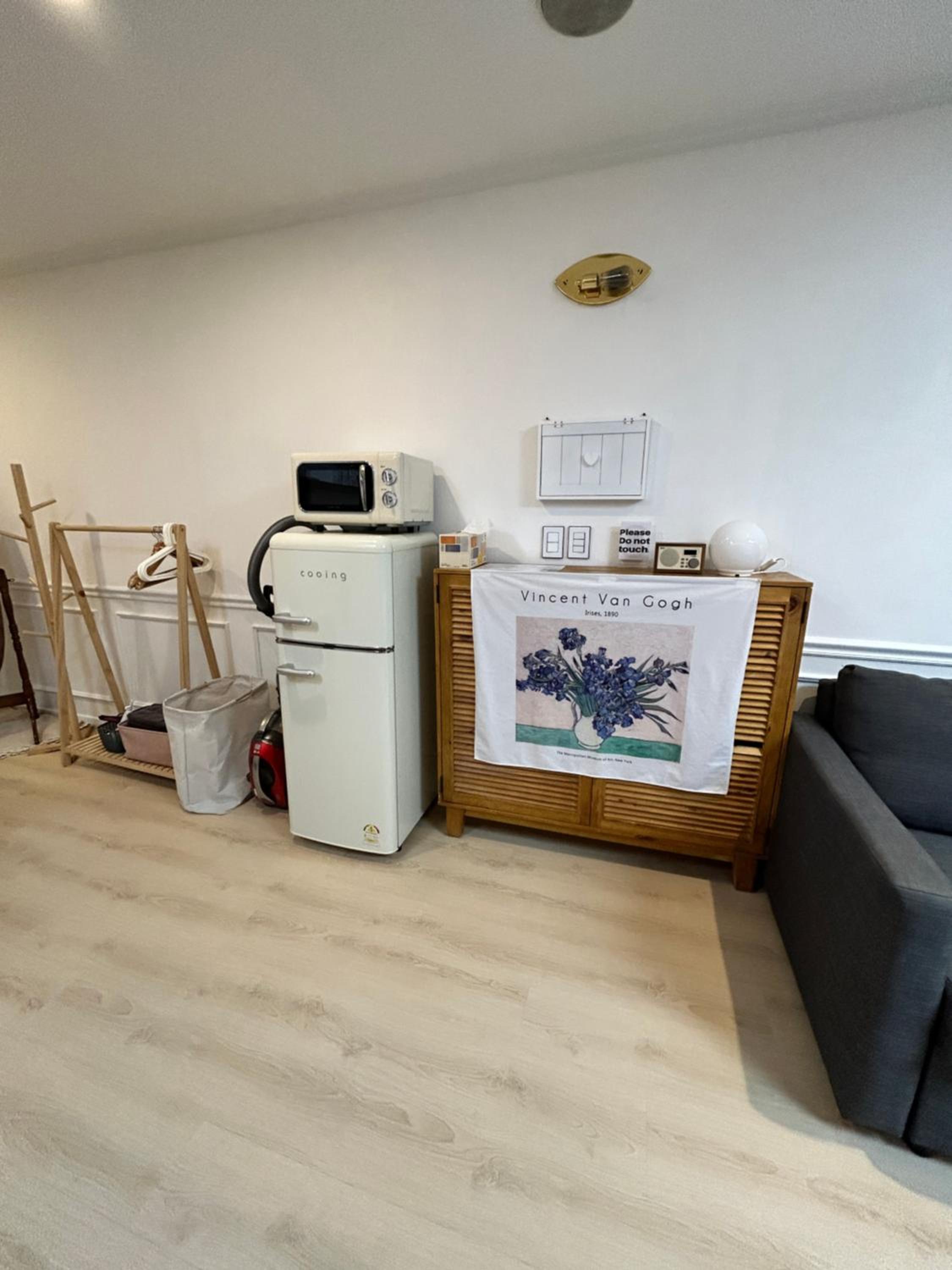Direct Elevator to Hongik Univ Station, NEW by 13yr Superhost, Professionally Maintained