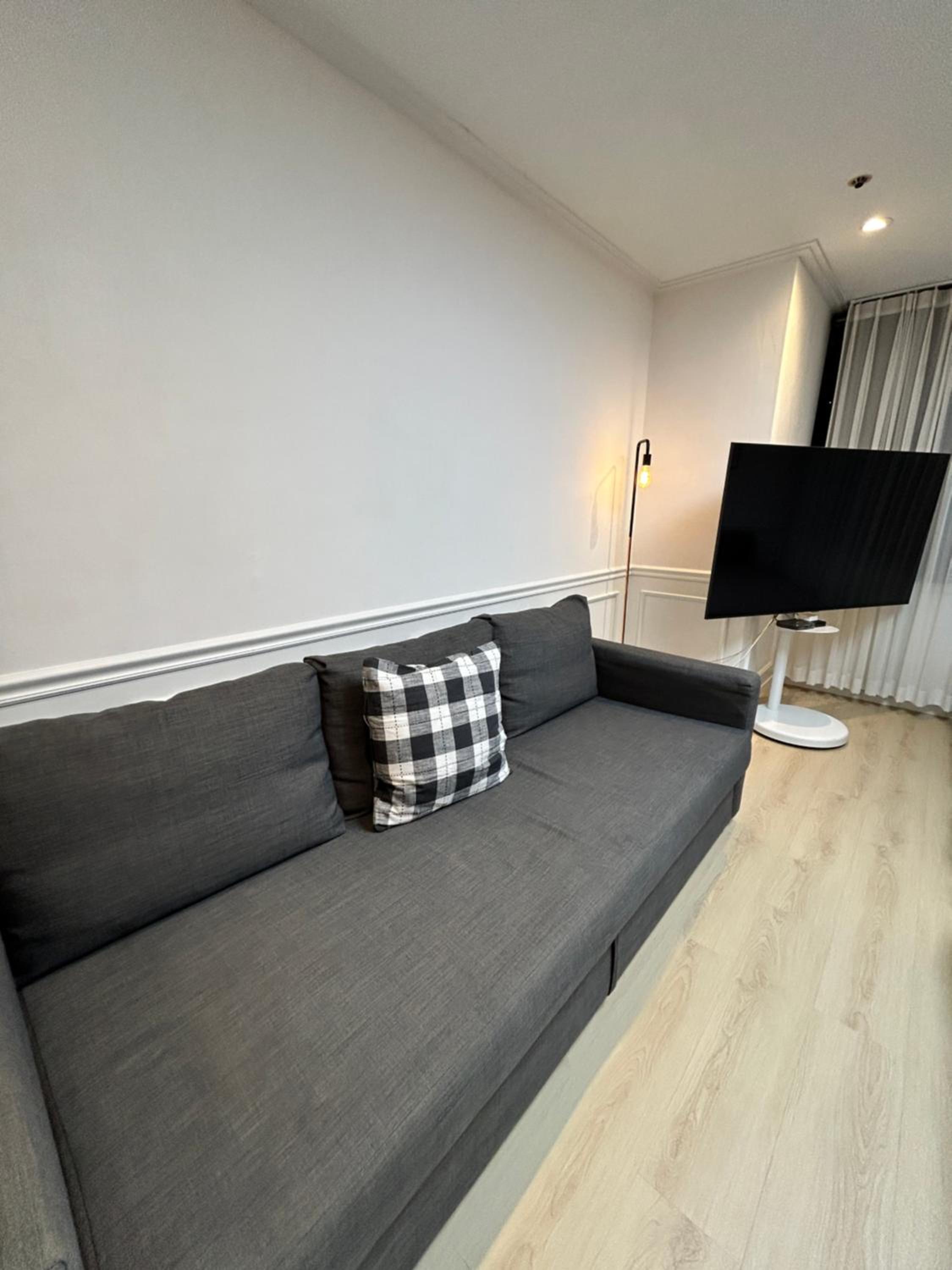 Direct Elevator to Hongik Univ Station, NEW by 13yr Superhost, Professionally Maintained
