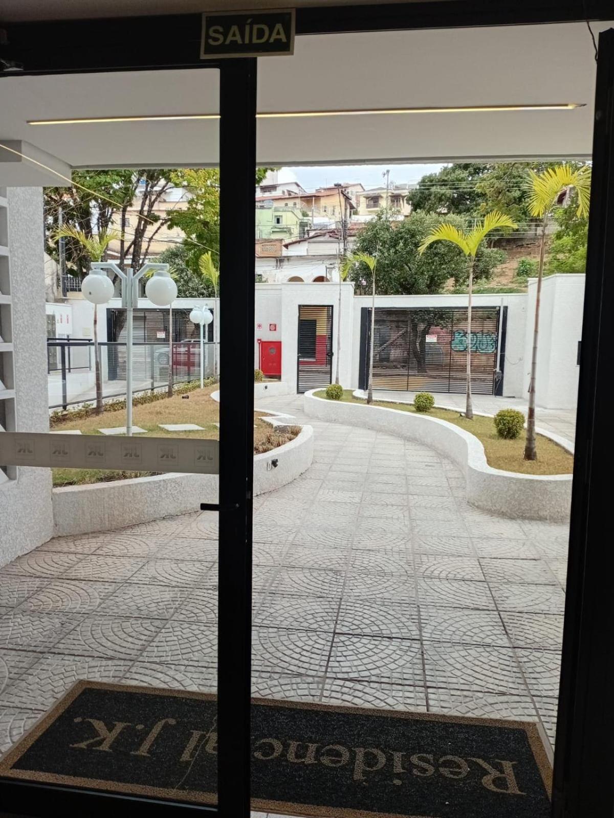 PISCINA, 2qts, 2 banh, varanda c churrasqueira, estacionamento, elevador, portaria