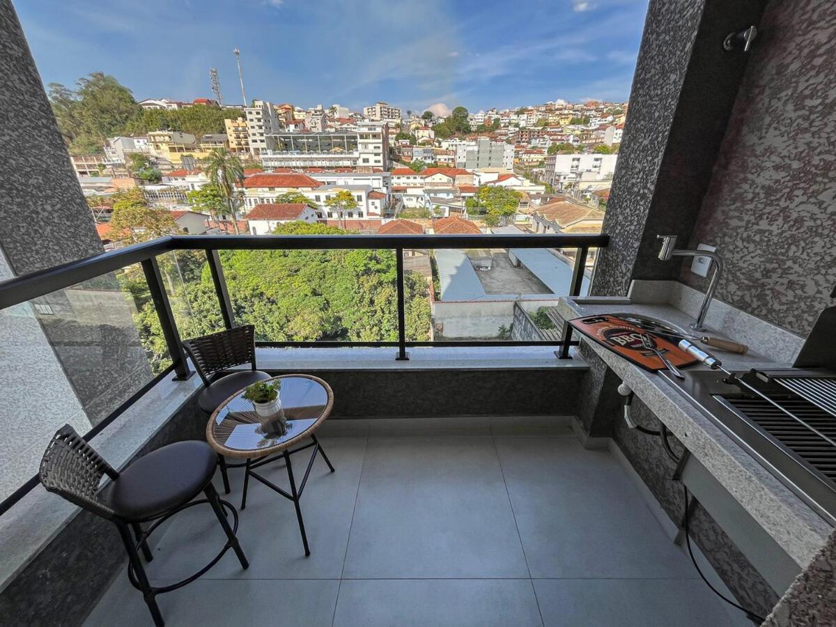 PISCINA, 2qts, 2 banh, varanda c churrasqueira, estacionamento, elevador, portaria
