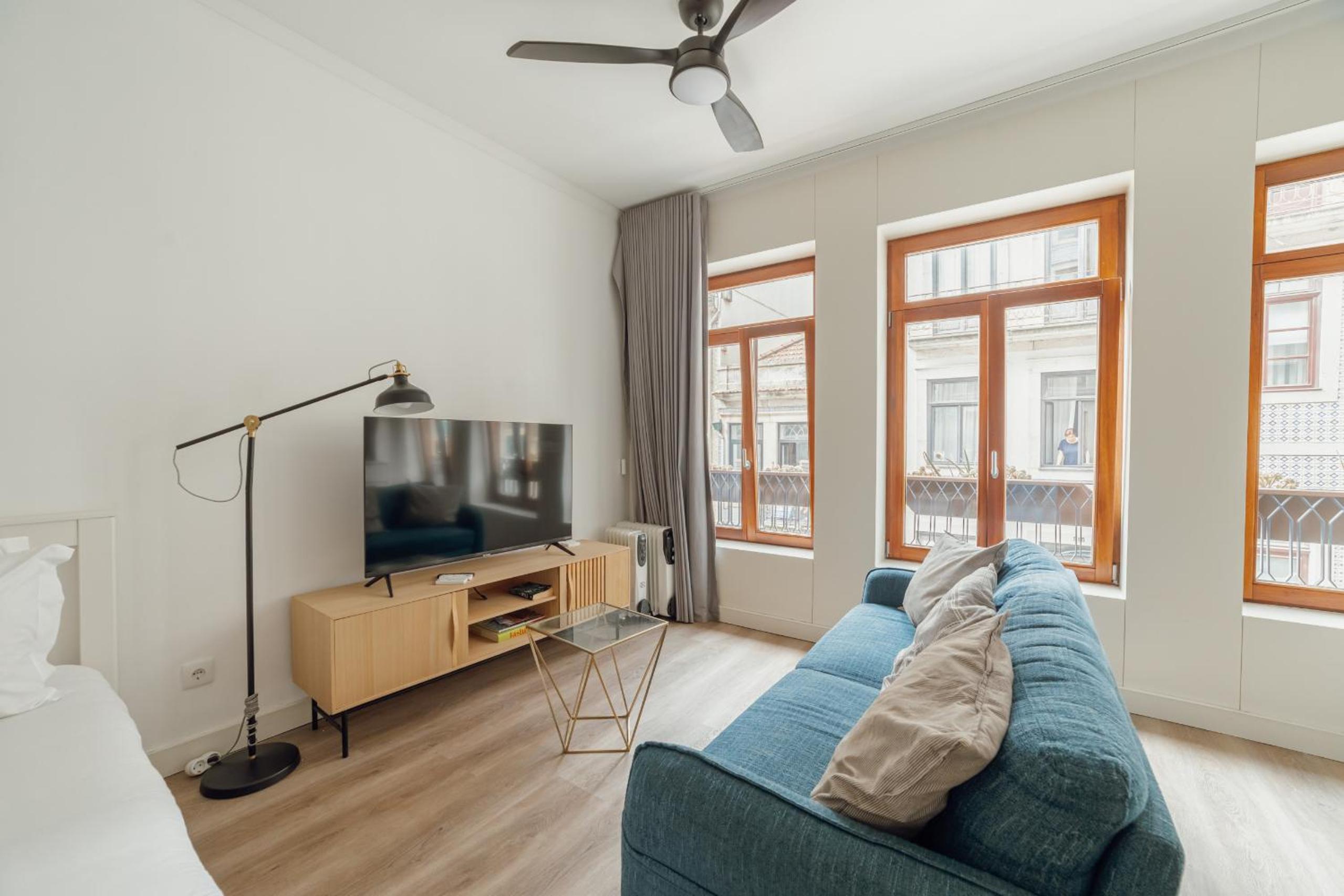 Downtown Comfort Apartment by Vacationy