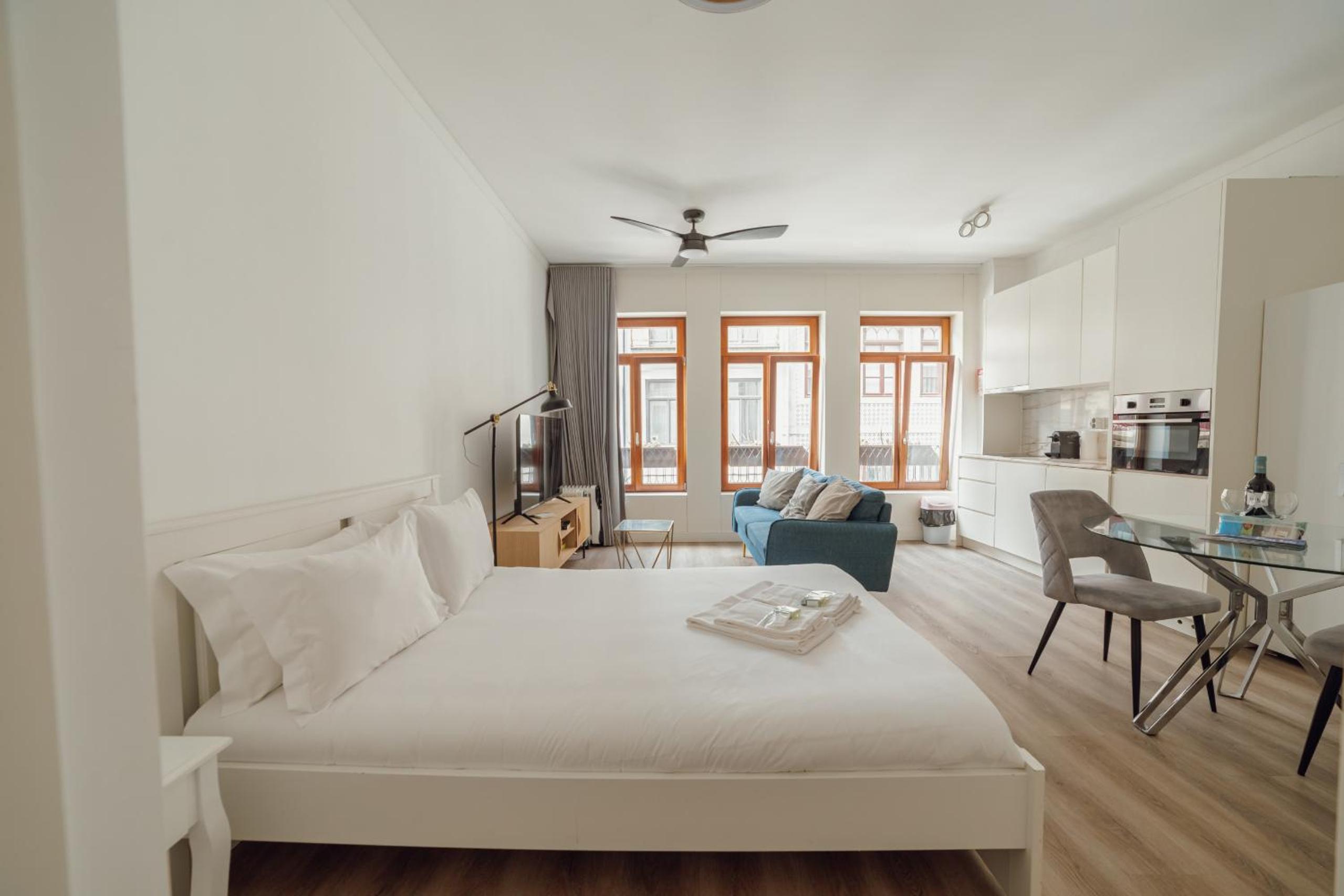 Downtown Comfort Apartment by Vacationy