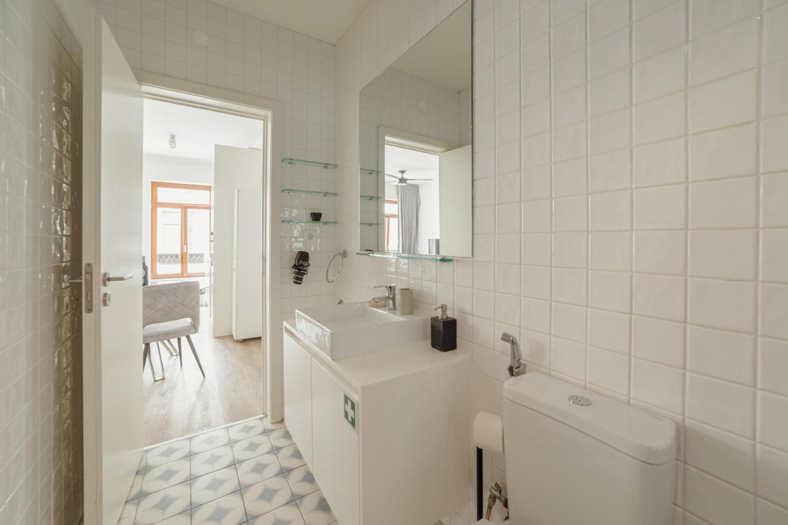 Downtown Comfort Apartment by Vacationy