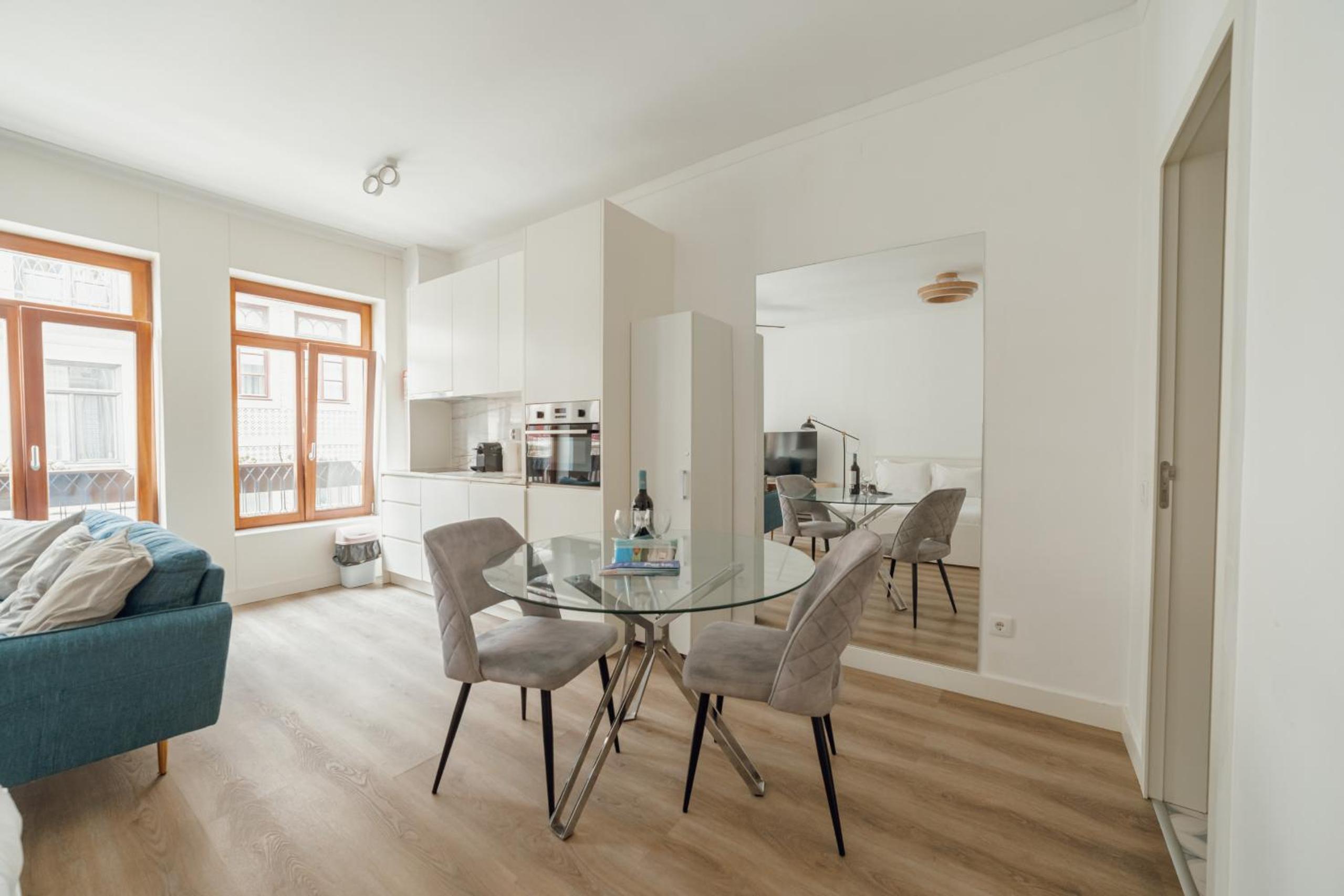 Downtown Comfort Apartment by Vacationy
