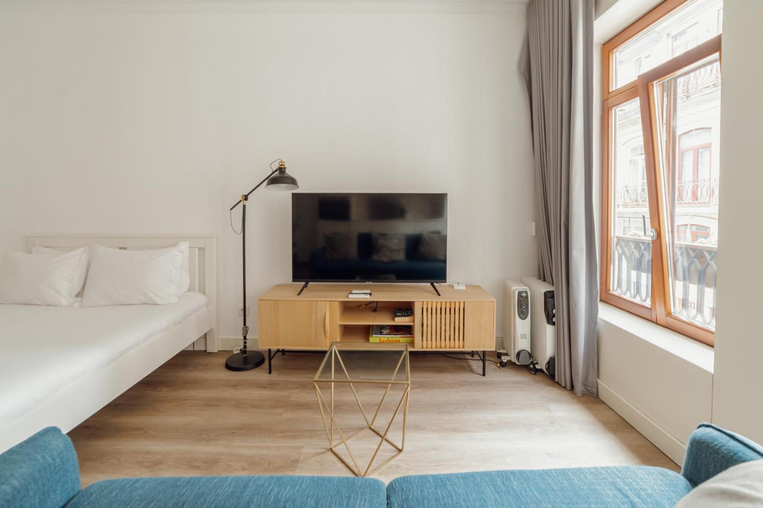 Downtown Comfort Apartment by Vacationy