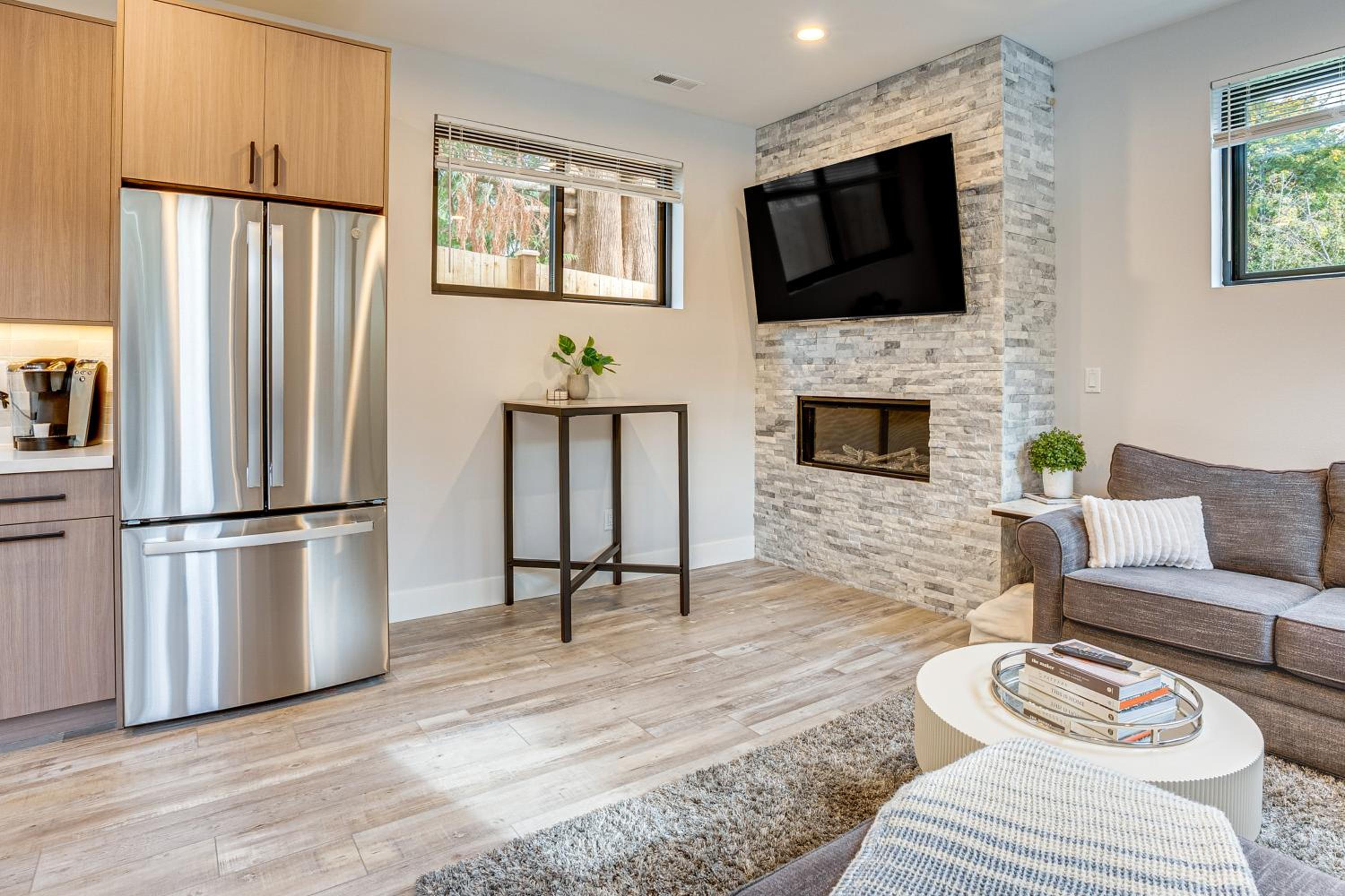 Mod PNW Hub In Seattle Suburbs! Easy Access to I-5