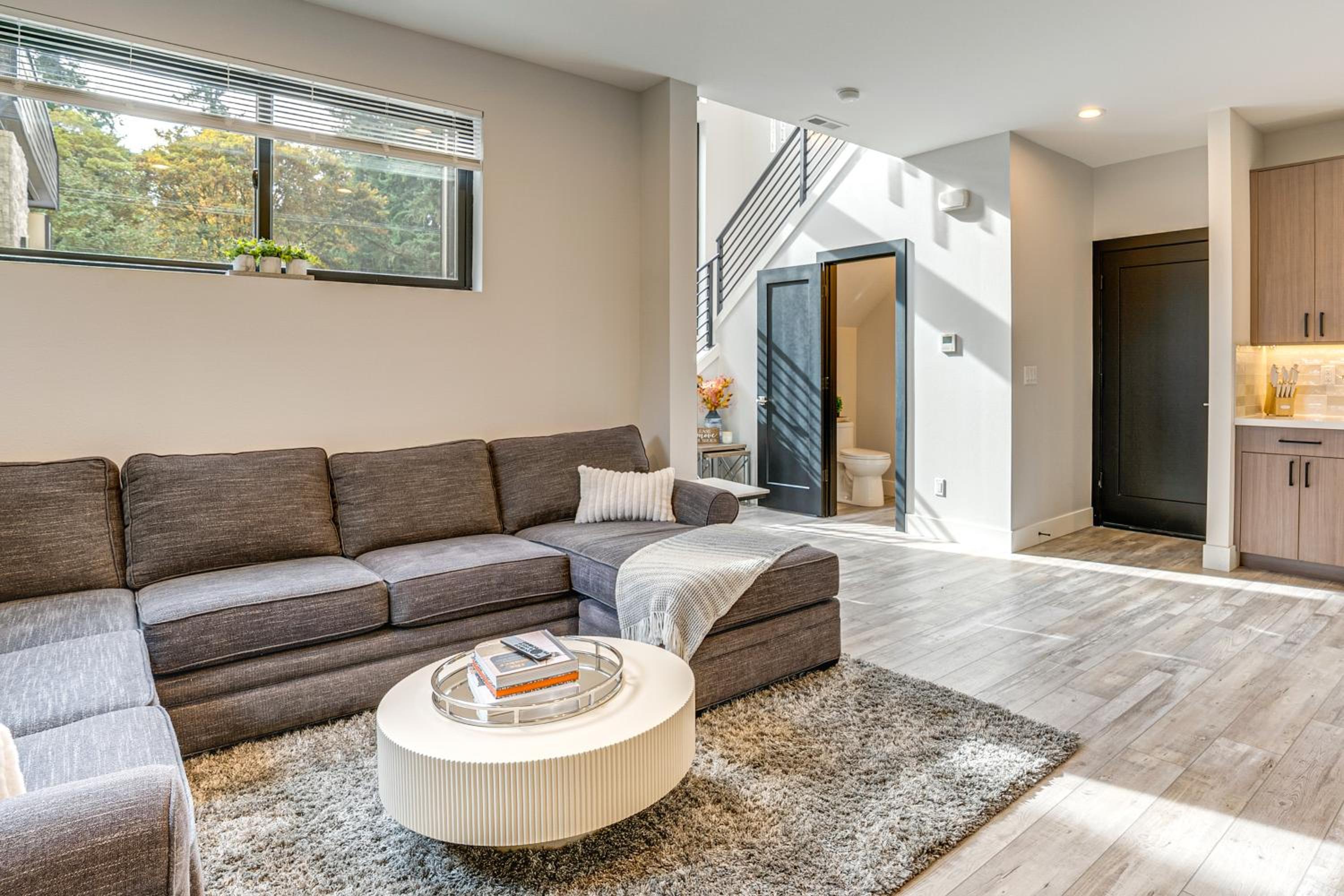 Mod PNW Hub In Seattle Suburbs! Easy Access to I-5