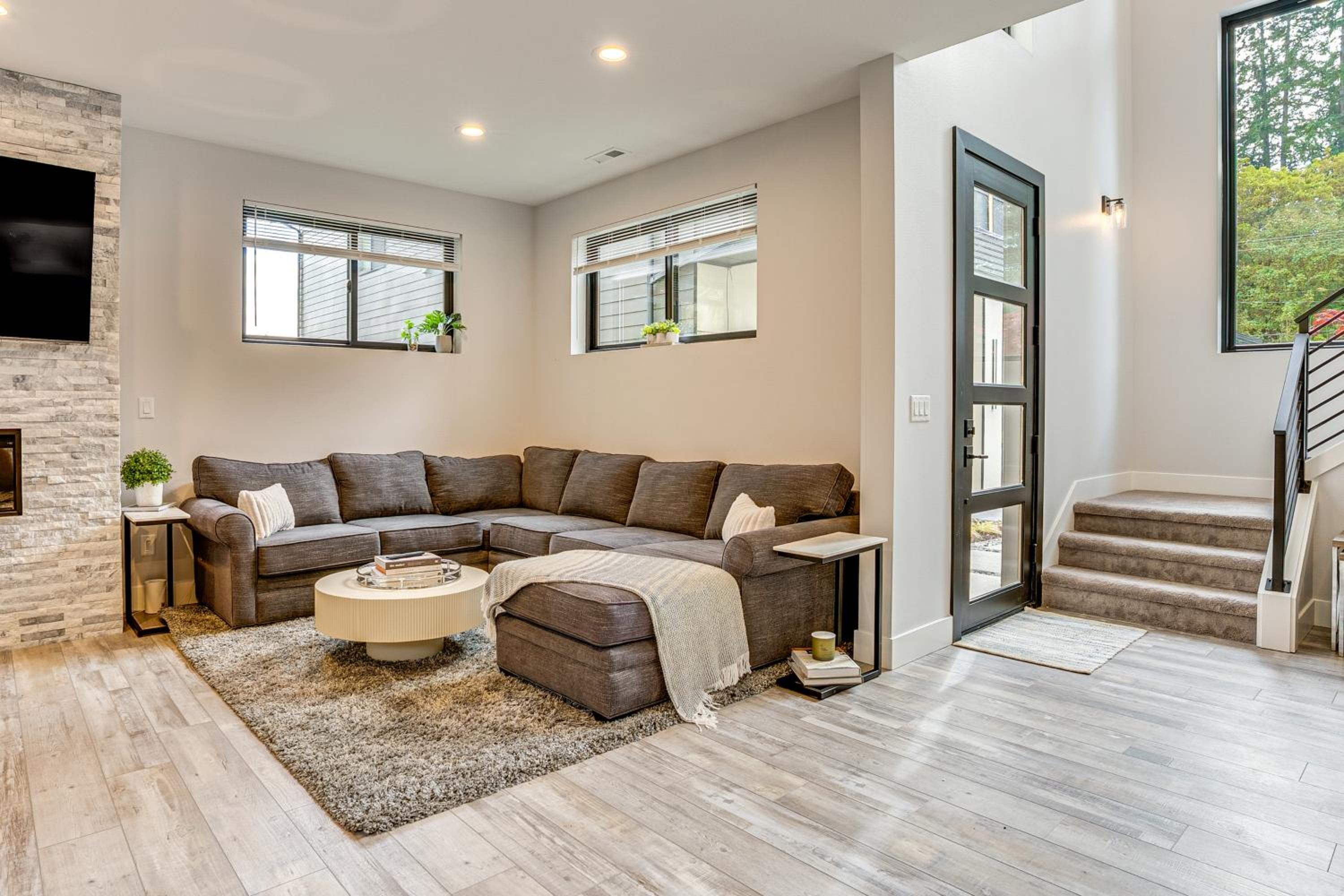 Mod PNW Hub In Seattle Suburbs! Easy Access to I-5