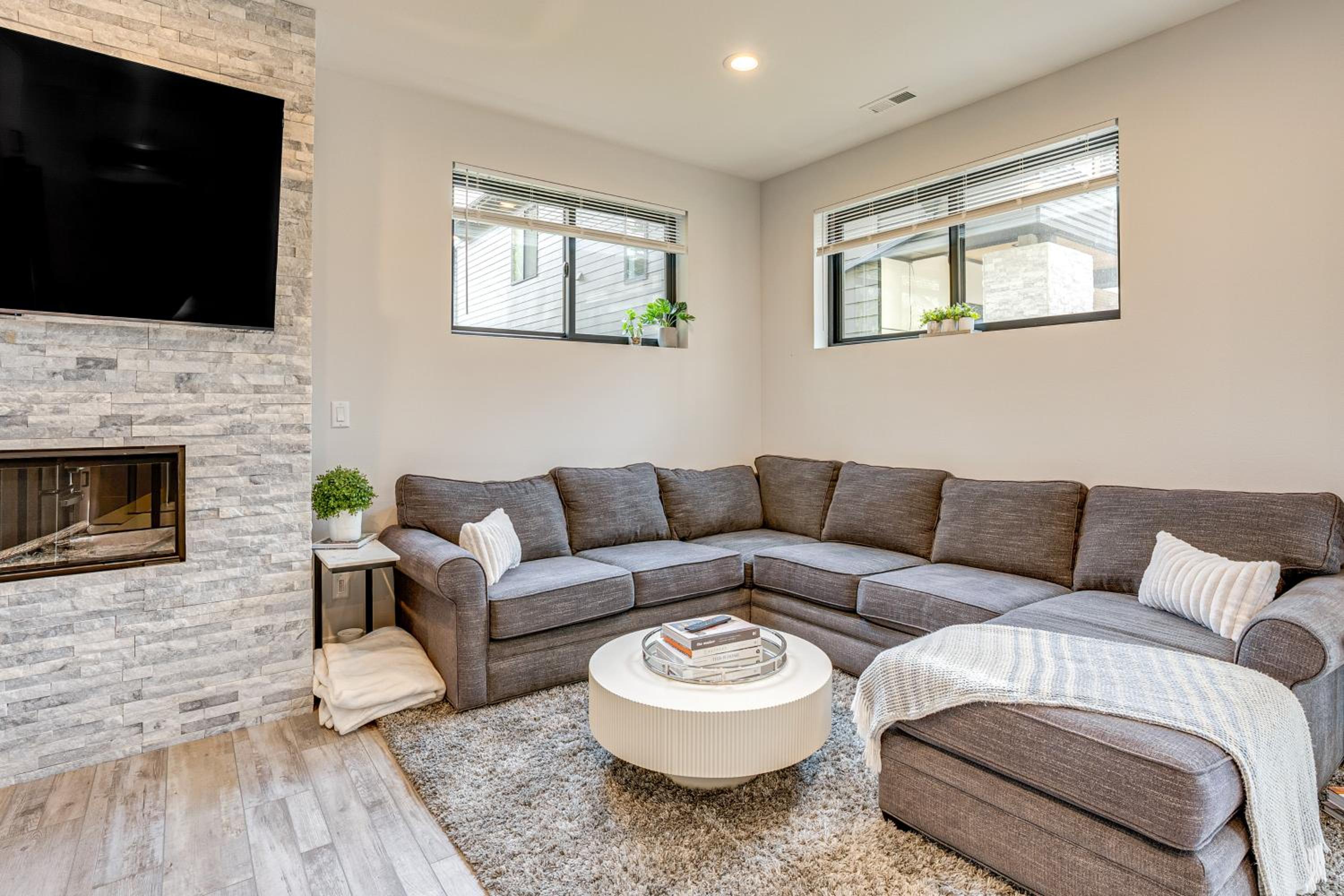 Mod PNW Hub In Seattle Suburbs! Easy Access to I-5