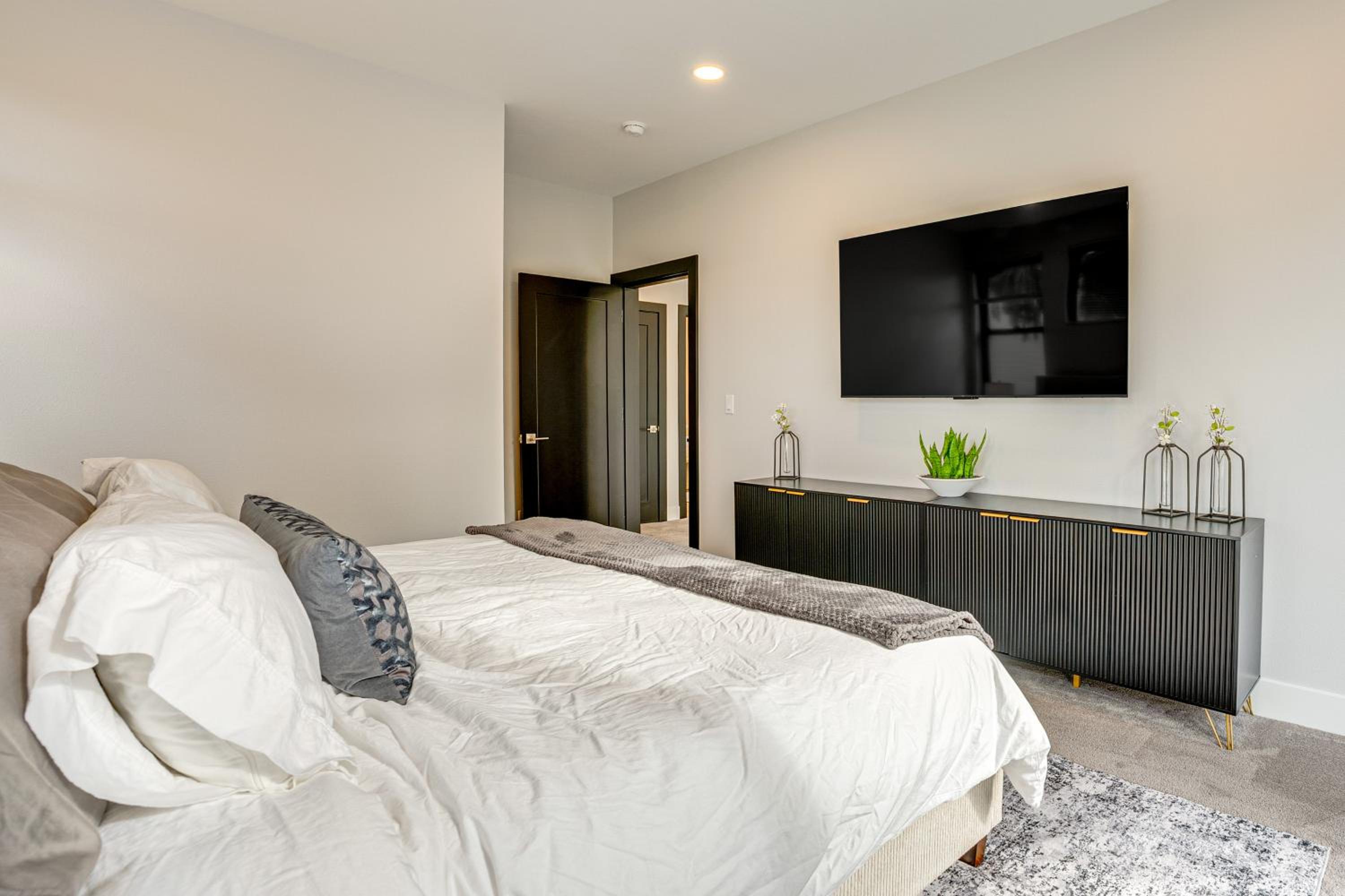 Mod PNW Hub In Seattle Suburbs! Easy Access to I-5