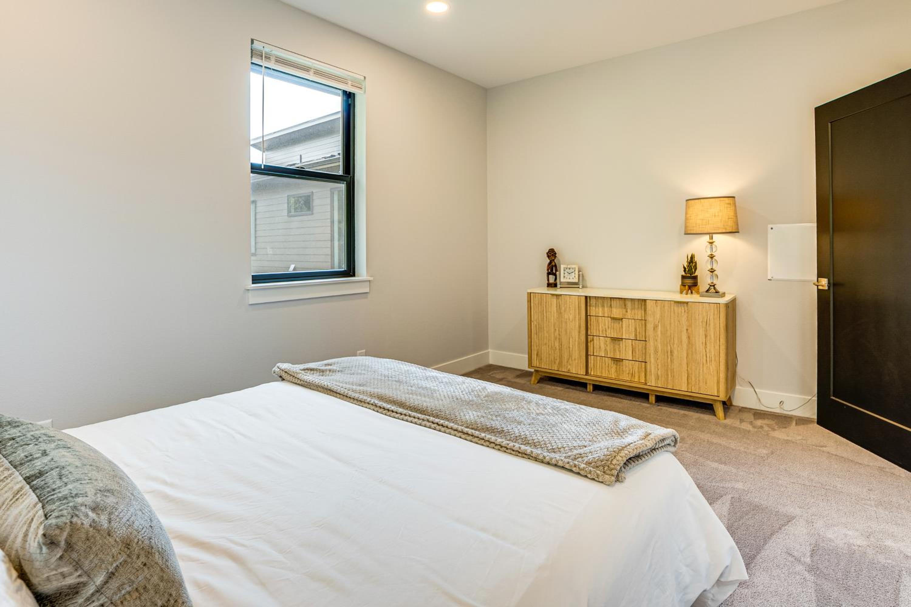 Mod PNW Hub In Seattle Suburbs! Easy Access to I-5