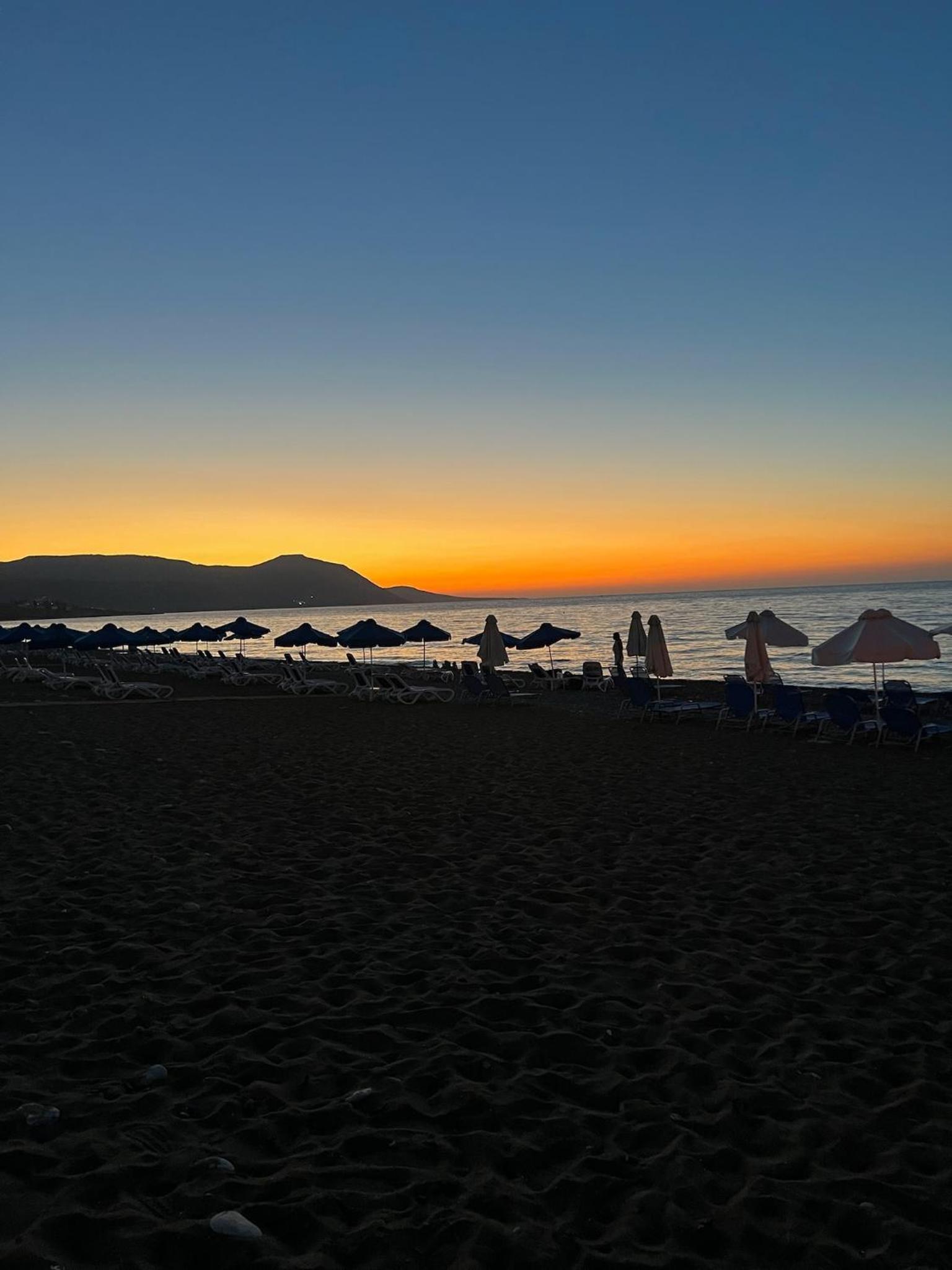 Villa - Sleeps 6 - Near Local Attractions