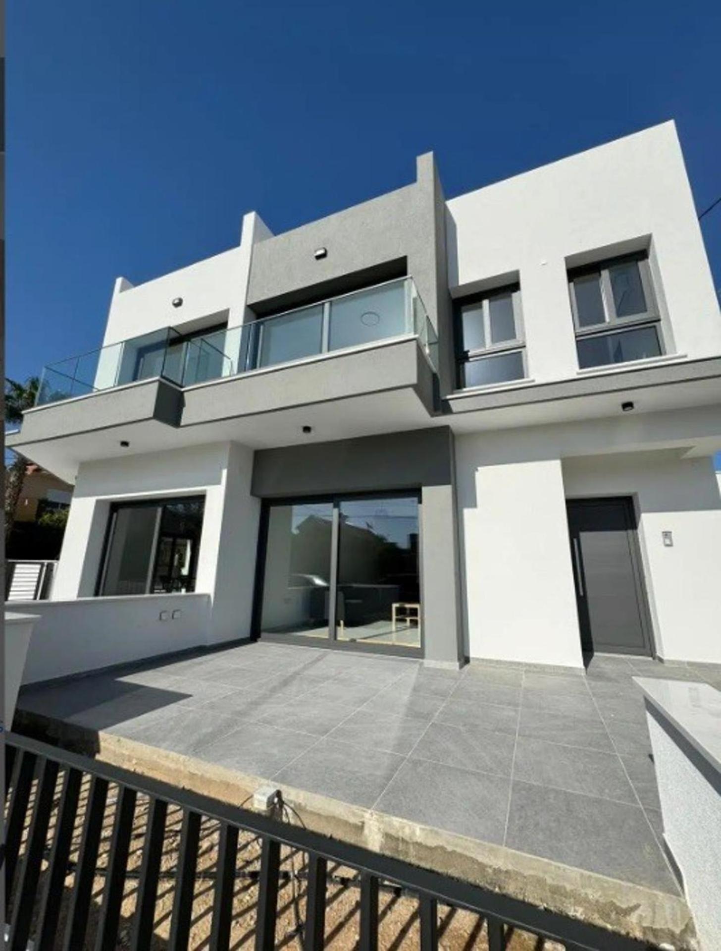 Villa - Sleeps 6 - Near Local Attractions