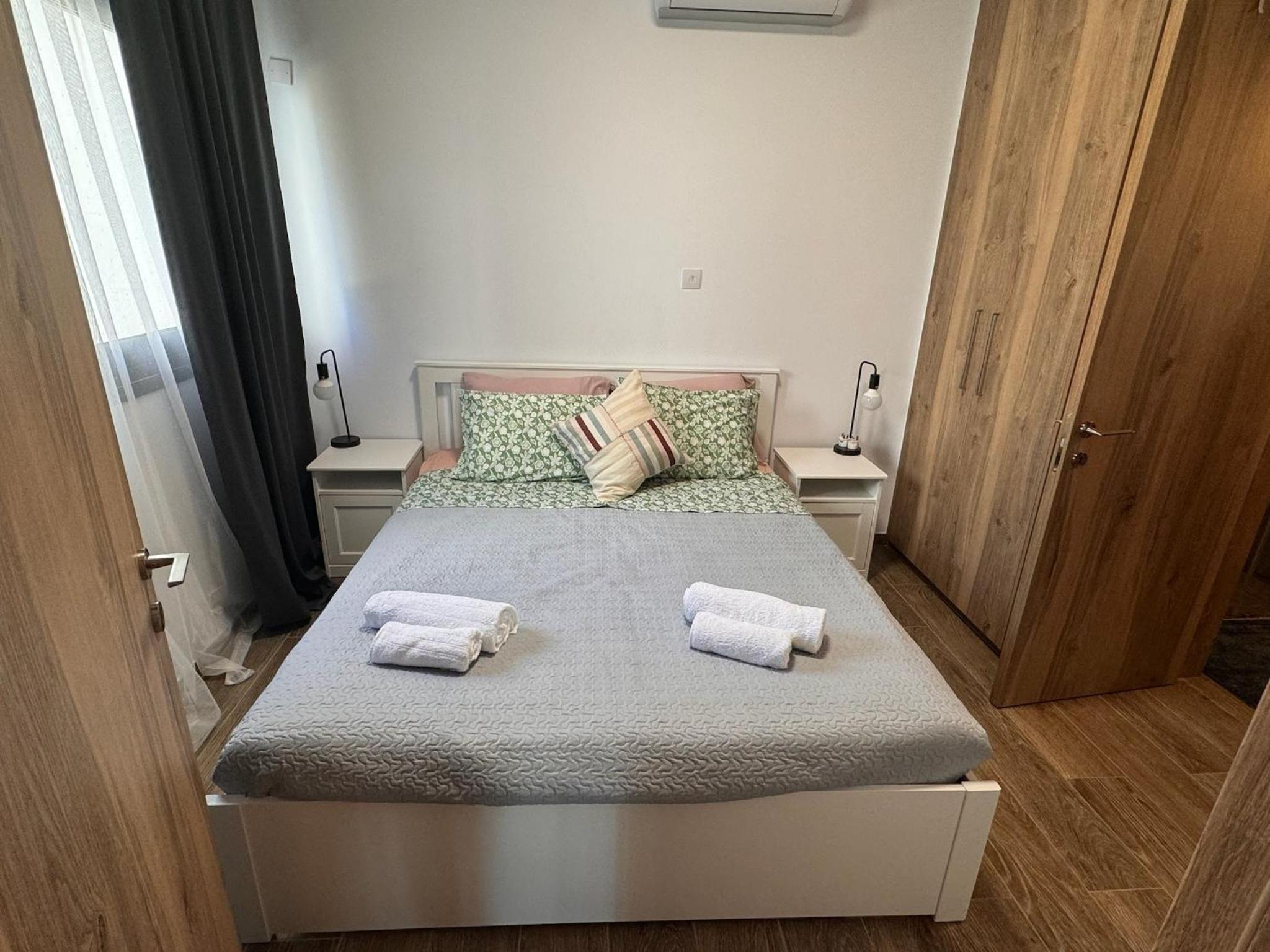 Villa - Sleeps 6 - Near Local Attractions
