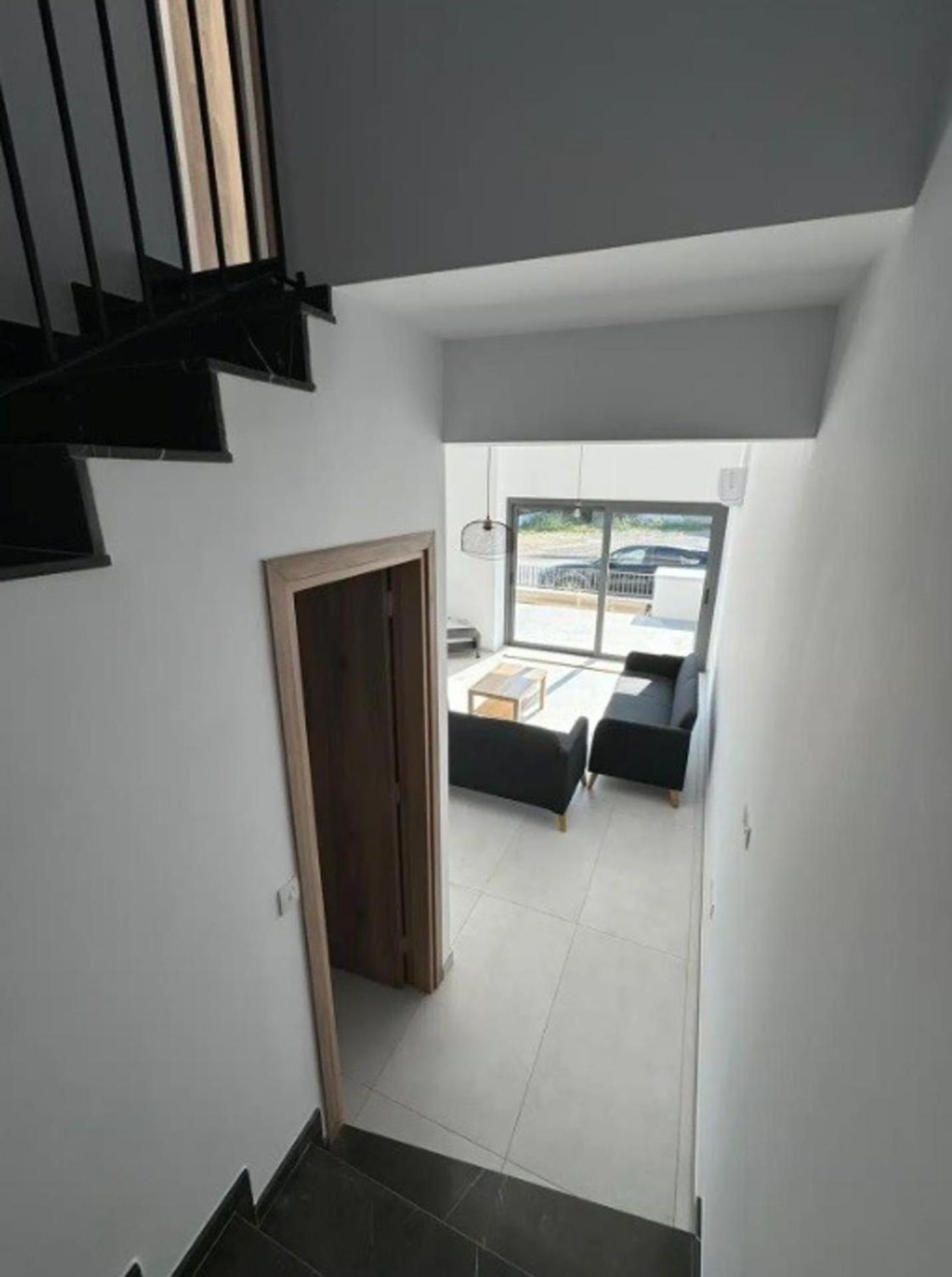 Villa - Sleeps 6 - Near Local Attractions
