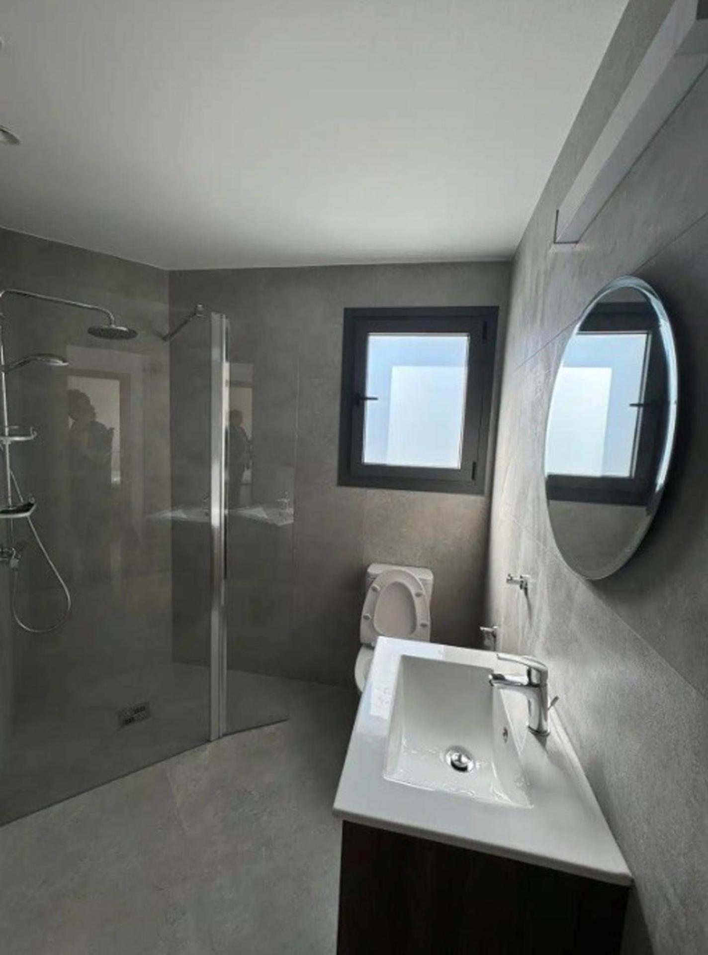 Villa - Sleeps 6 - Near Local Attractions