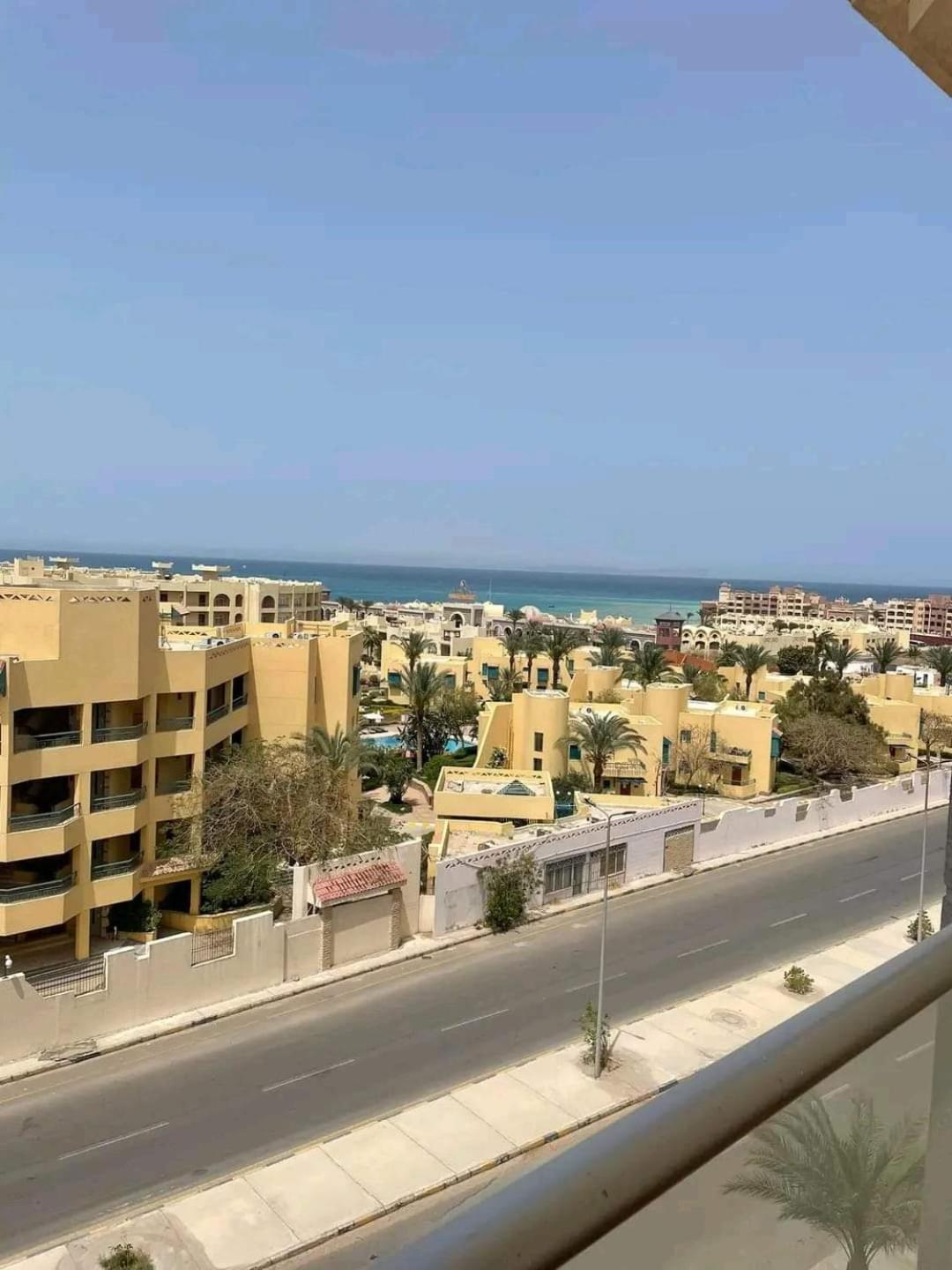 Florenza Khamsin Sea front