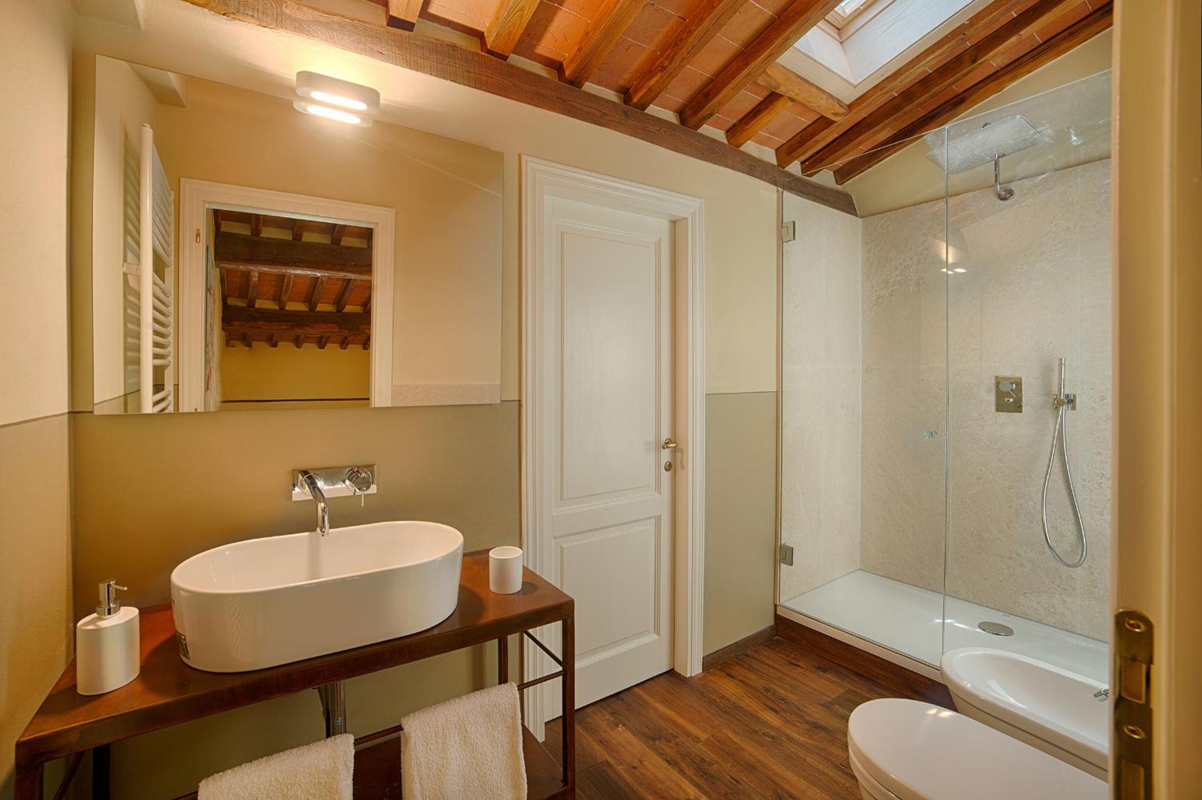 Chianti B&B Design infinity pool shared view 5