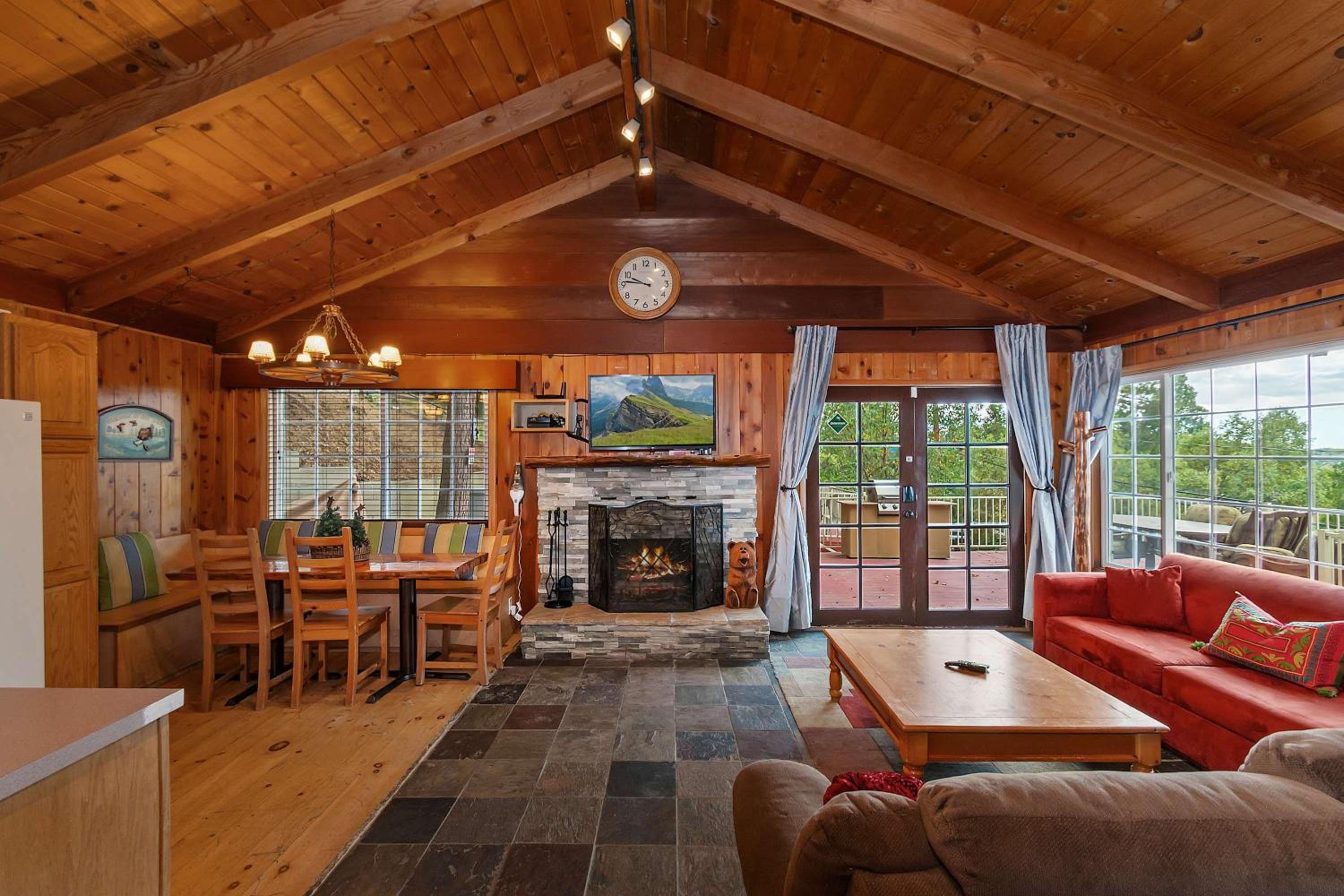Emerald Arrowhead Haus - For 6