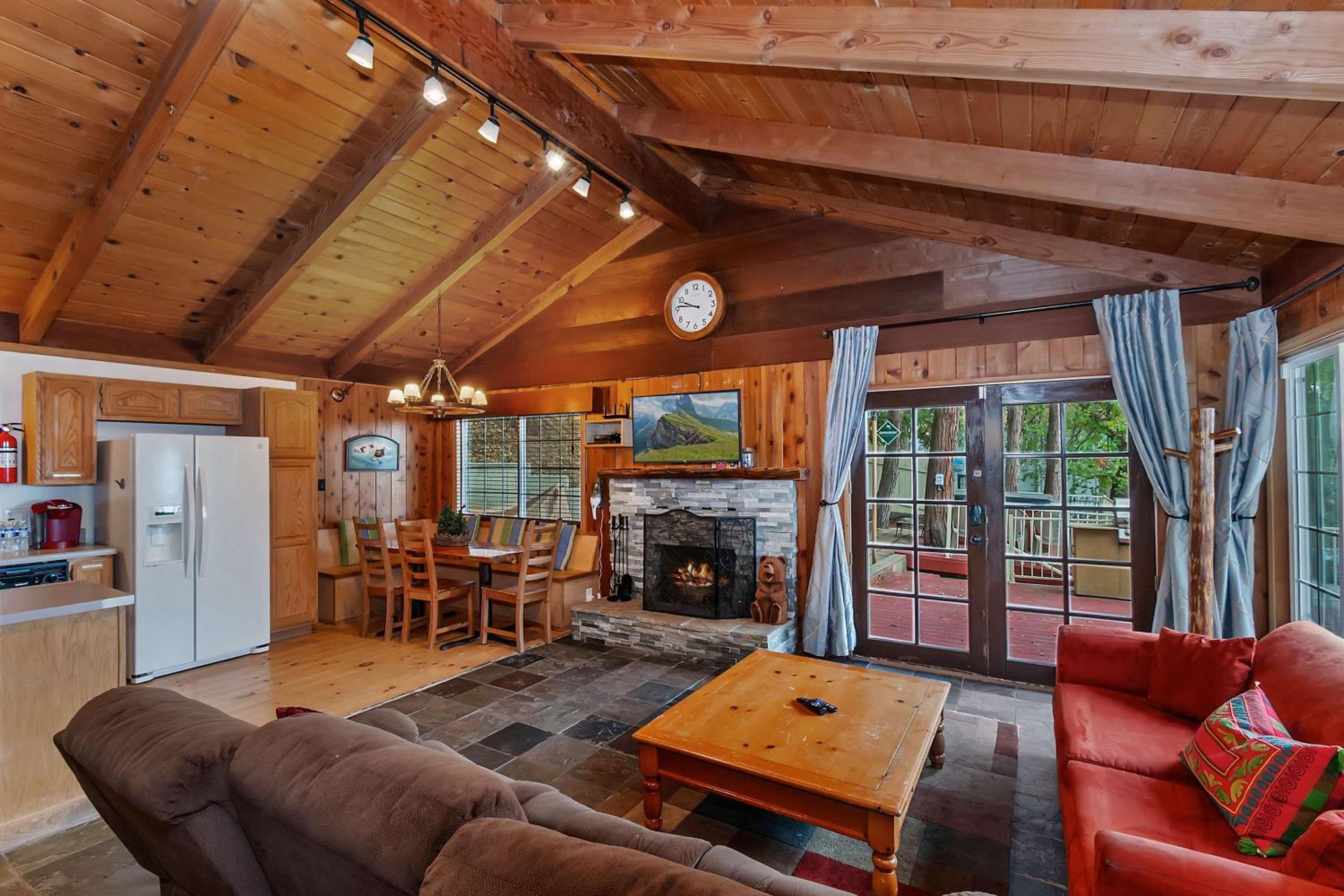 Emerald Arrowhead Haus - For 6