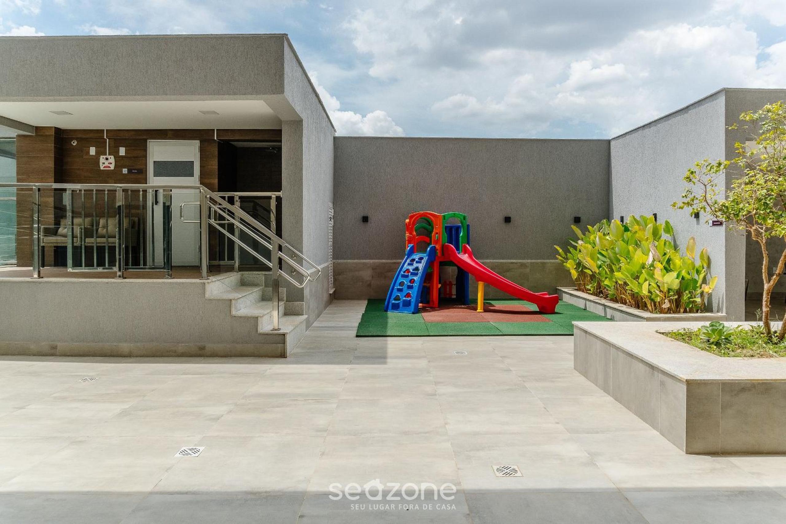 Apts in a Building with Pool and Gym - GRL