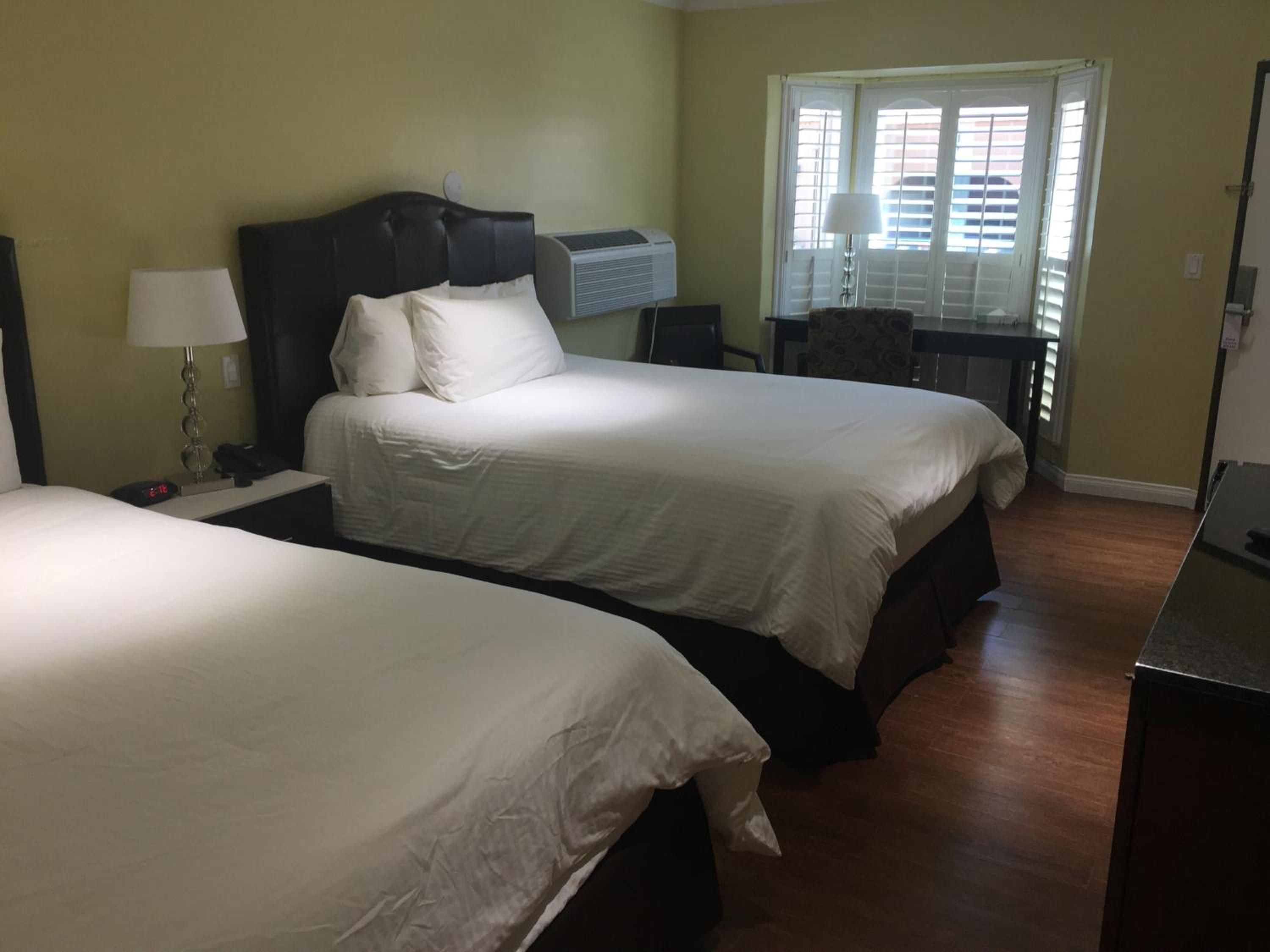 Los Angeles Vacations - El Royale Hotel - Near Universal Studios Hollywood - Property Image 2