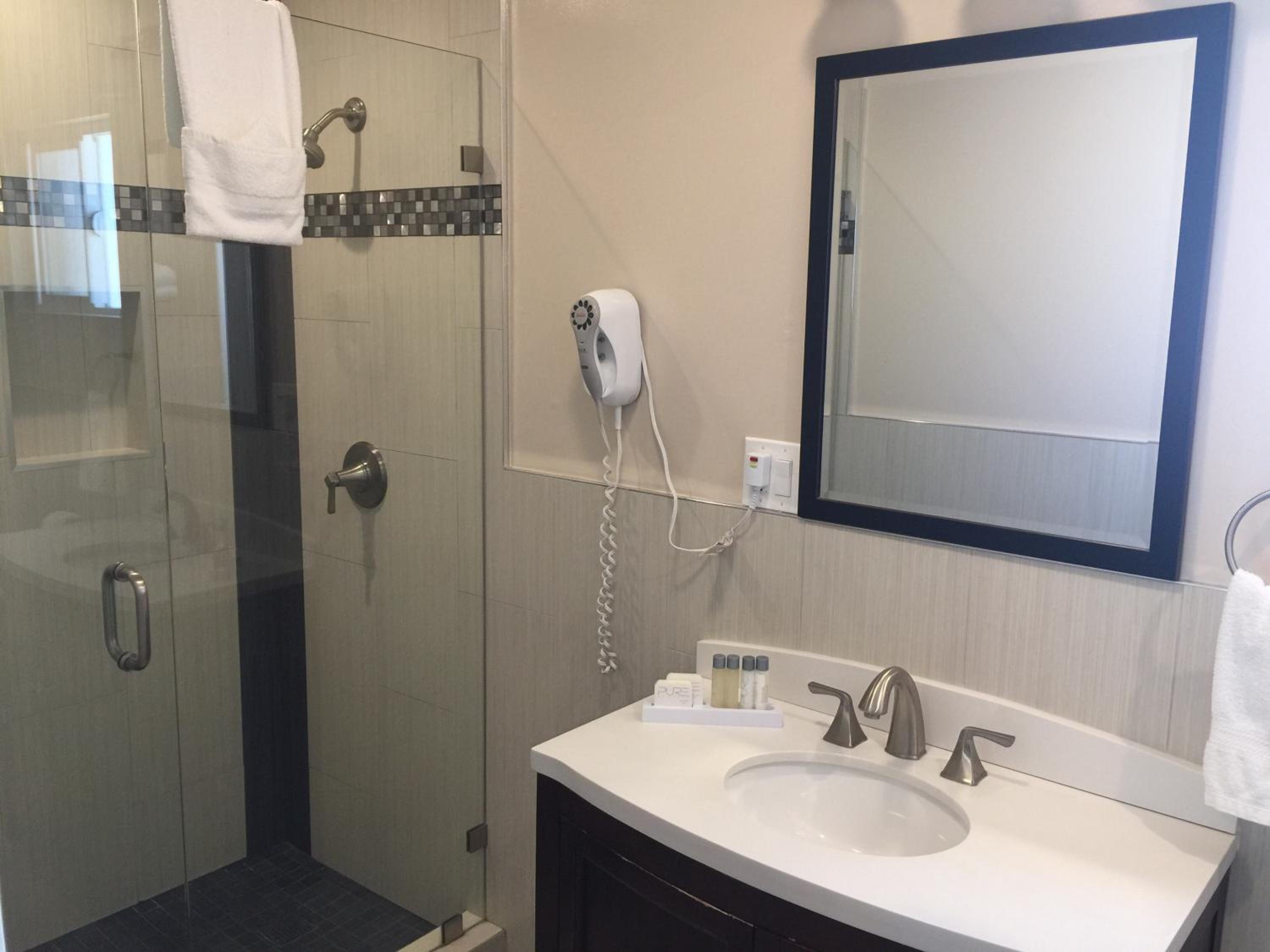 Los Angeles Vacations - El Royale Hotel - Near Universal Studios Hollywood - Property Image 3